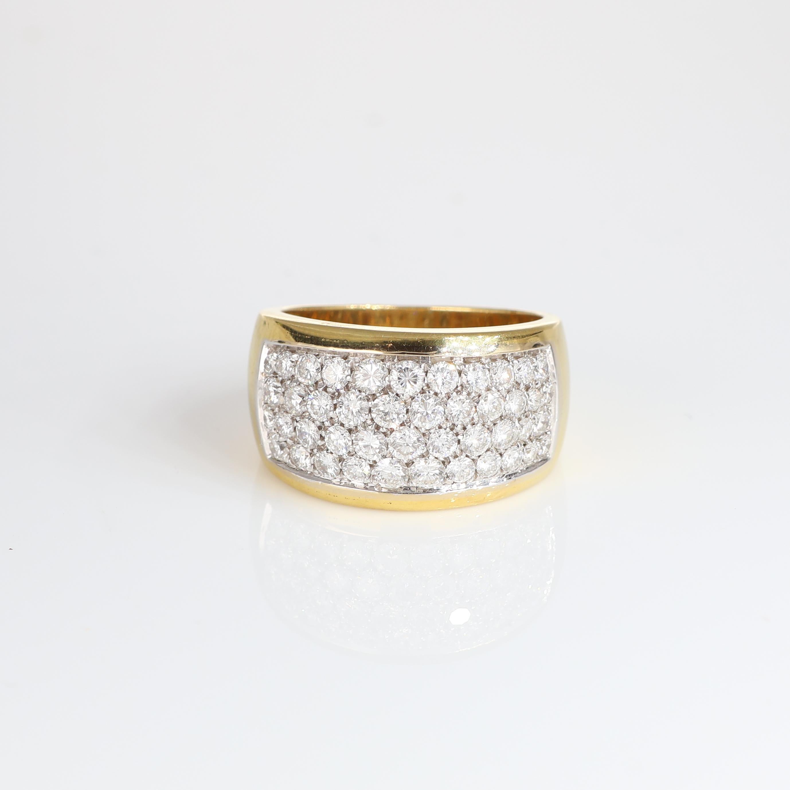 NOTE IMPORTANTE :
✔ Aucun coût supplémentaire ne sera ajouté à cette commande.
✔ Les frais d'expédition et de douane sont entièrement à notre charge.
--------------------
Cette bague sophistiquée en or jaune 18kt est élégamment complétée par une