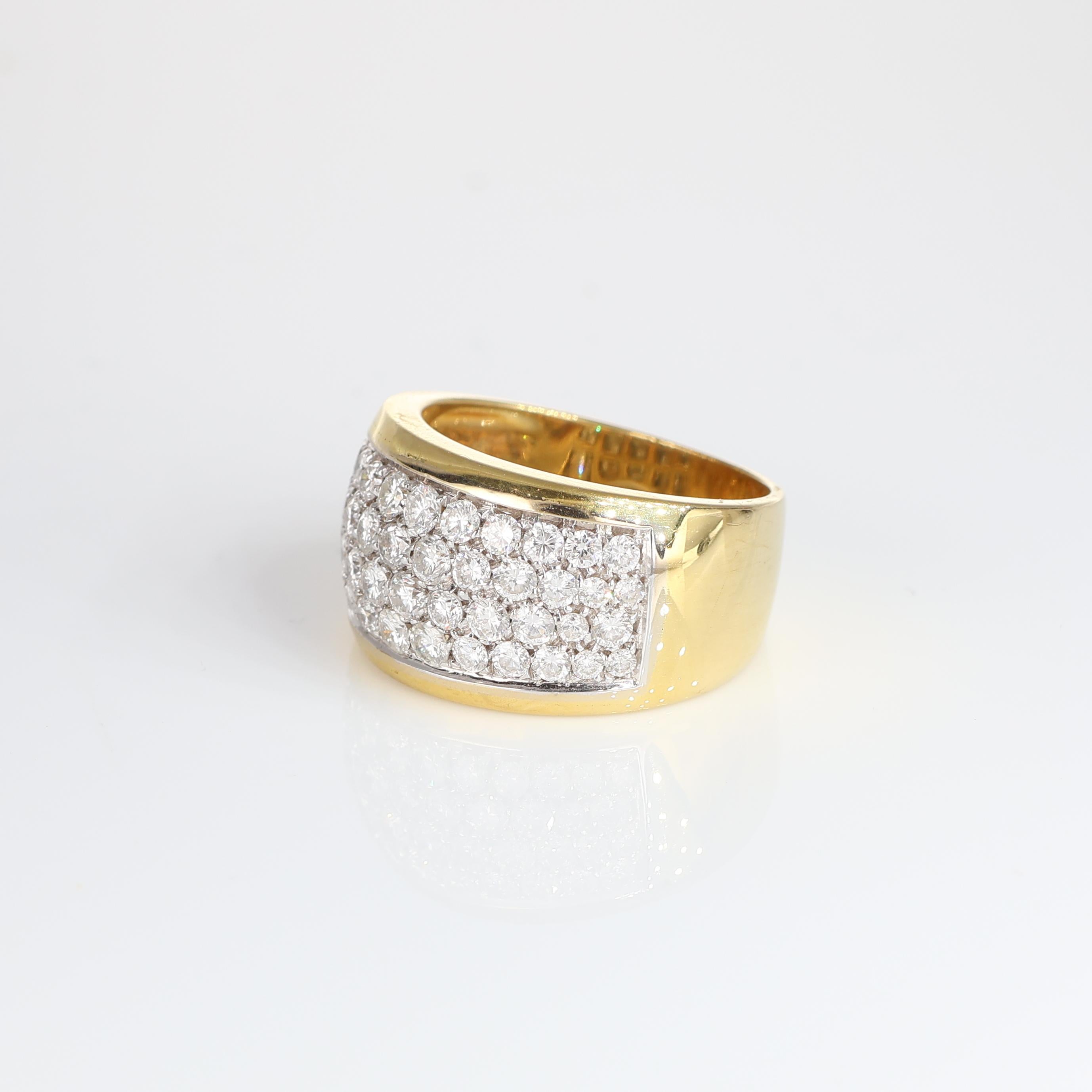 Taille brillant Bague à pavé de diamants en or jaune et blanc, 1,60 carats en vente
