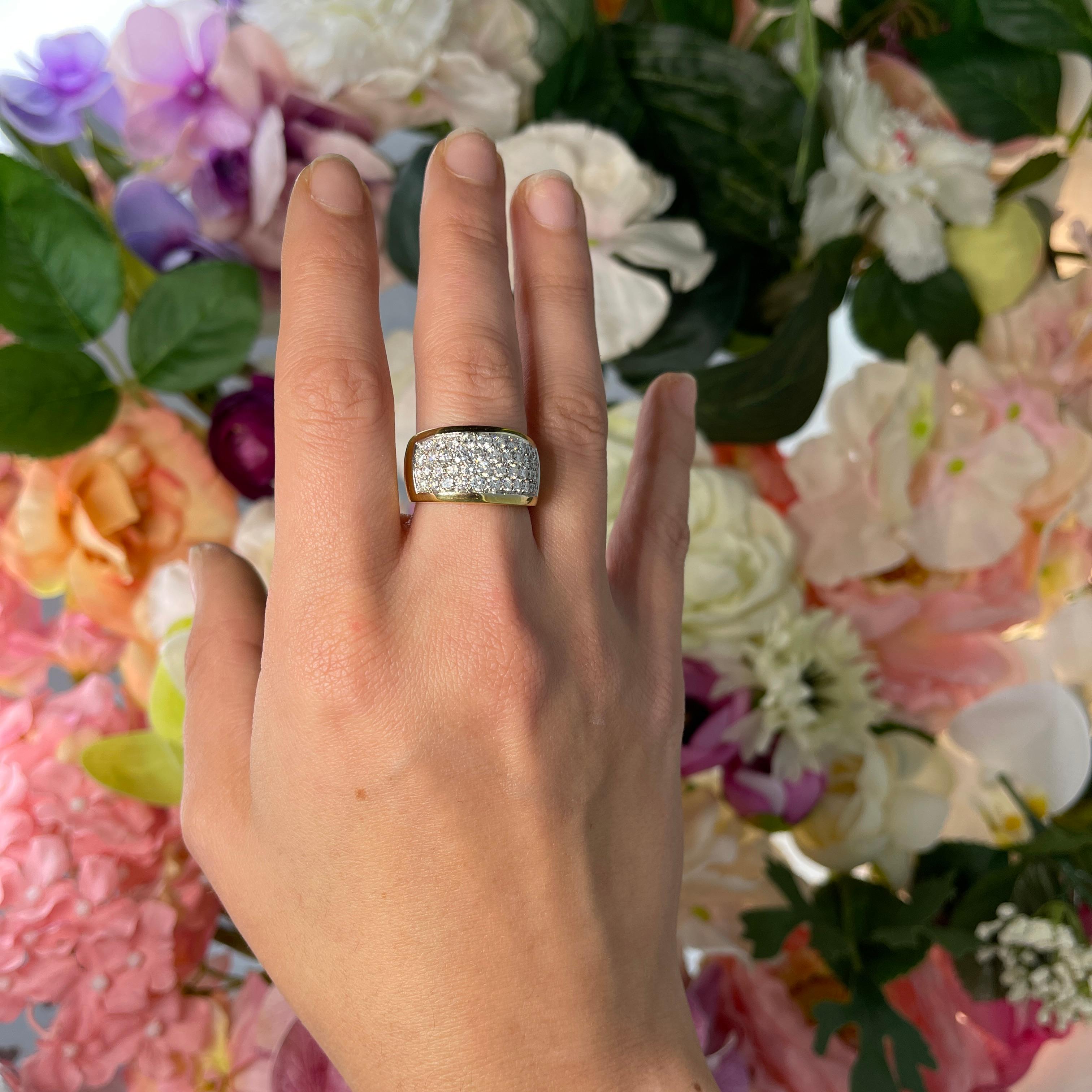 Bague à pavé de diamants en or jaune et blanc, 1,60 carats en vente 1