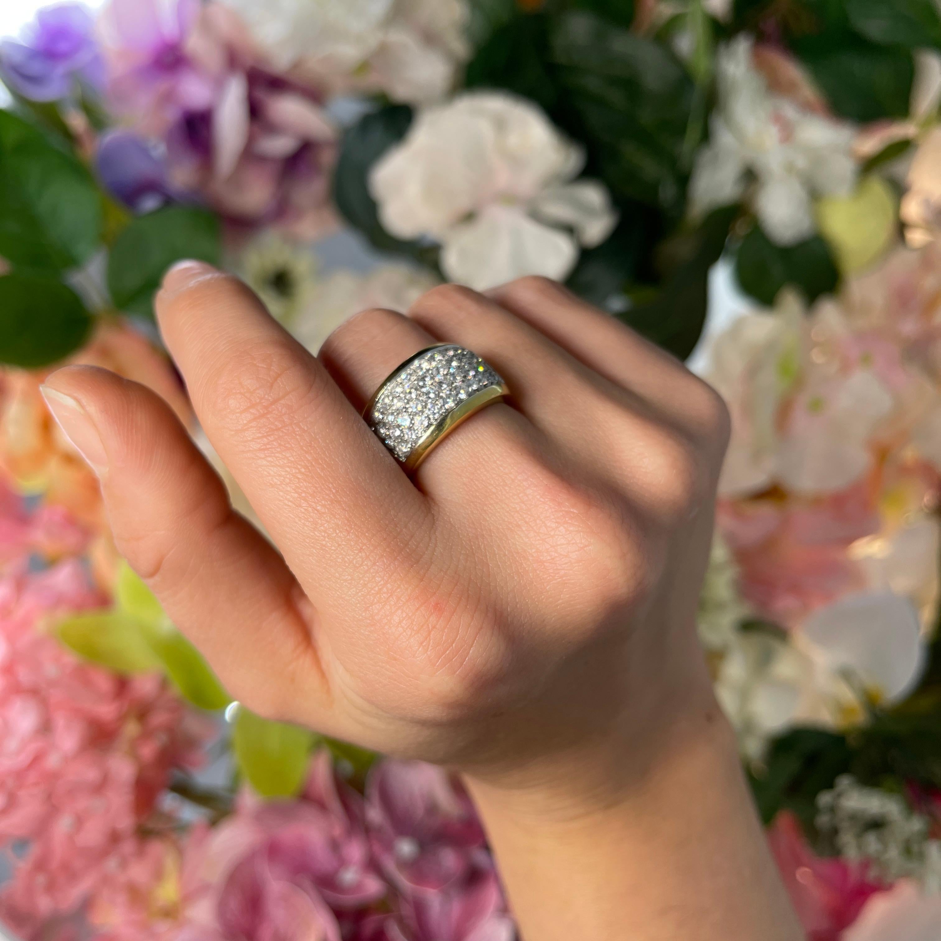 Bague à pavé de diamants en or jaune et blanc, 1,60 carats en vente 2