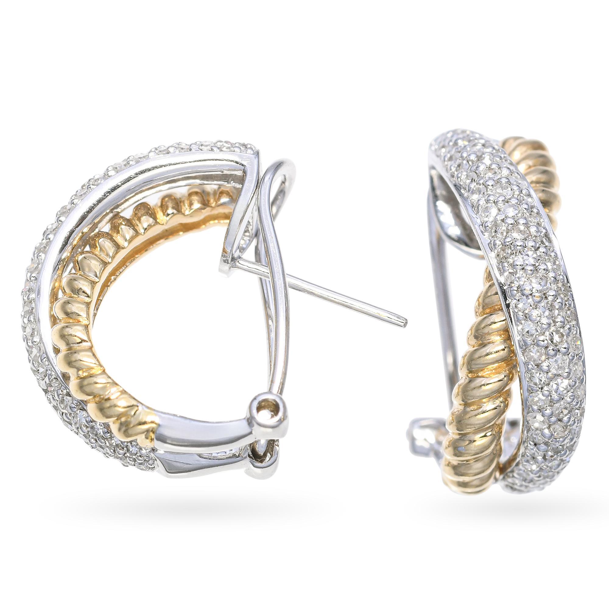 Diese Vintage-Ohrringe aus 14-karätigem Gelb- und Weißgold sind mit einem eleganten, seilartig verschlungenen Muster versehen. Die mit funkelnden Diamanten besetzten Weißgoldstränge verleihen dem warmen Gelbgold Brillanz und Kontrast. Das Design
