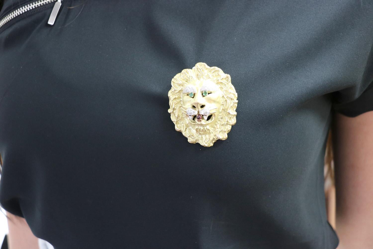Women's or Men's Yellow and White Gold Lion Head Pendant Brooch For Sale