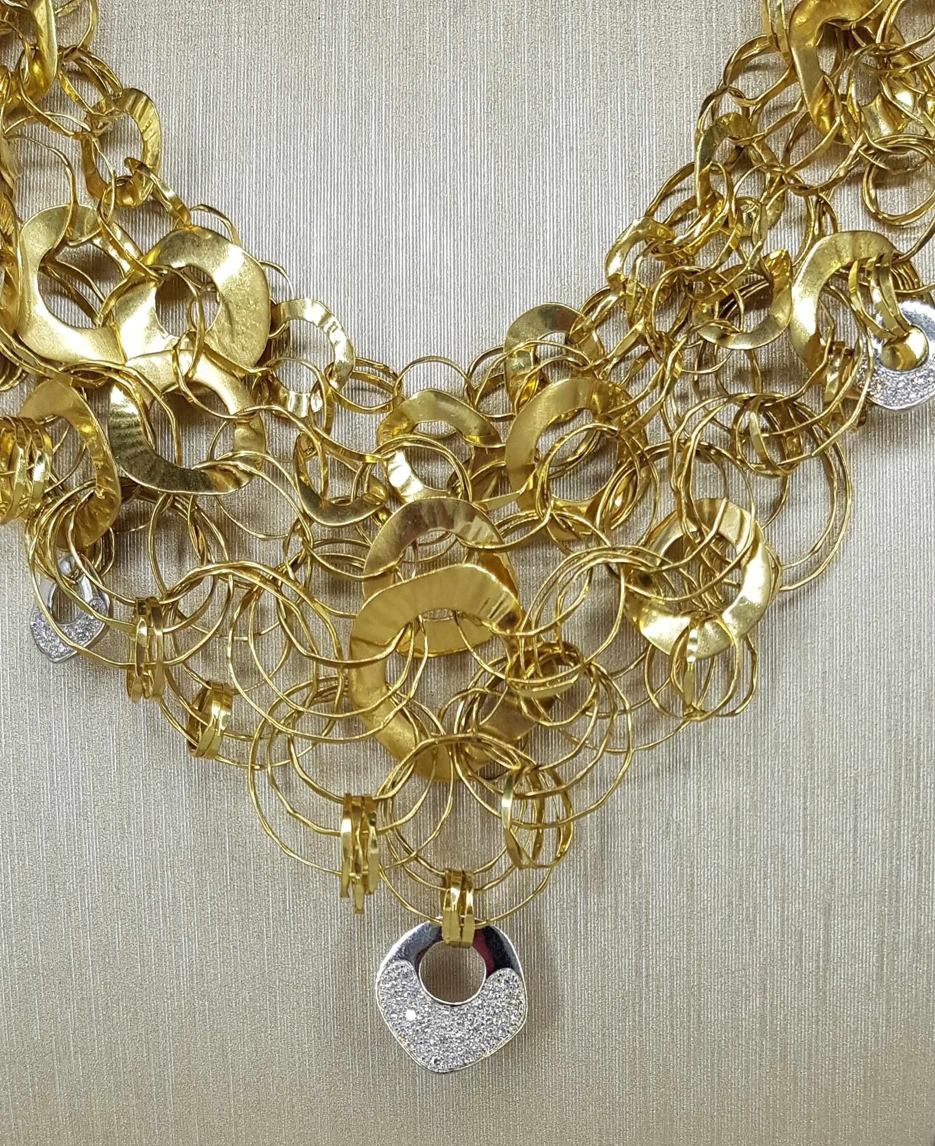 Collier en or jaune et blanc avec diamants blancs Neuf - En vente à Roma, IT