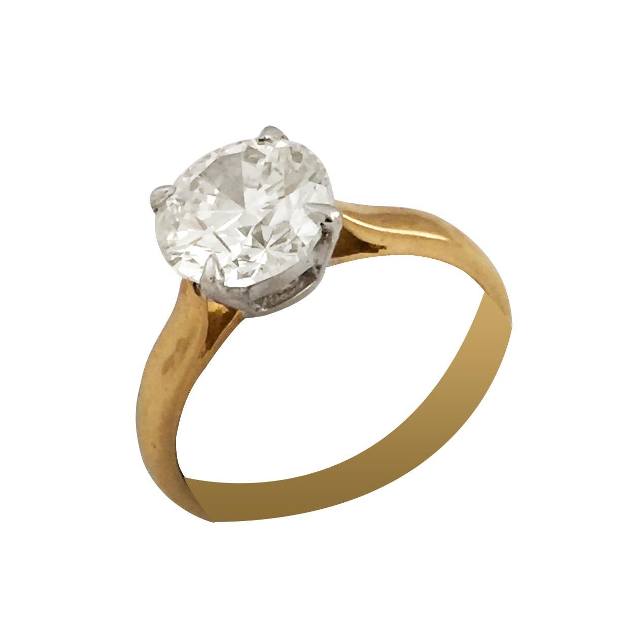 750/00 Yellow gold ring with a 2.01 carat brilliant-cut diamond prong setting in a white gold basket.
Quality of the brilliant : E - VS1 with a GIA certificate.
Weight : 3.13 grams
