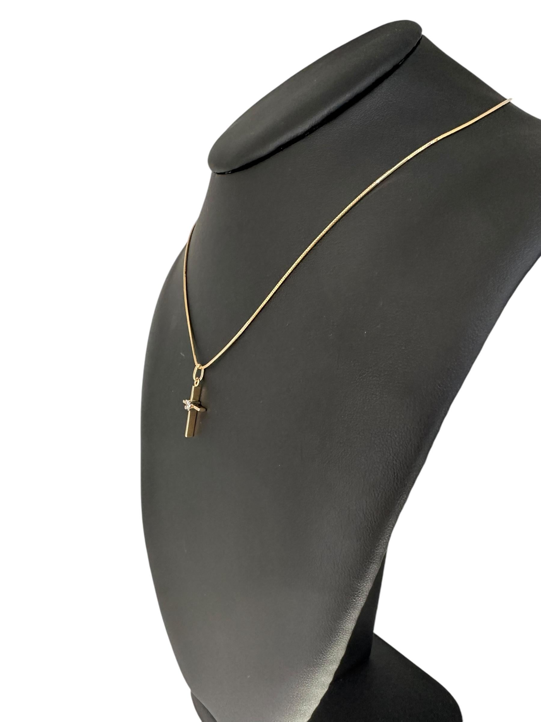 Kreuz mit Solitär aus Gelb- und Weißgold im Zustand „Gut“ im Angebot in Esch sur Alzette, Esch-sur-Alzette