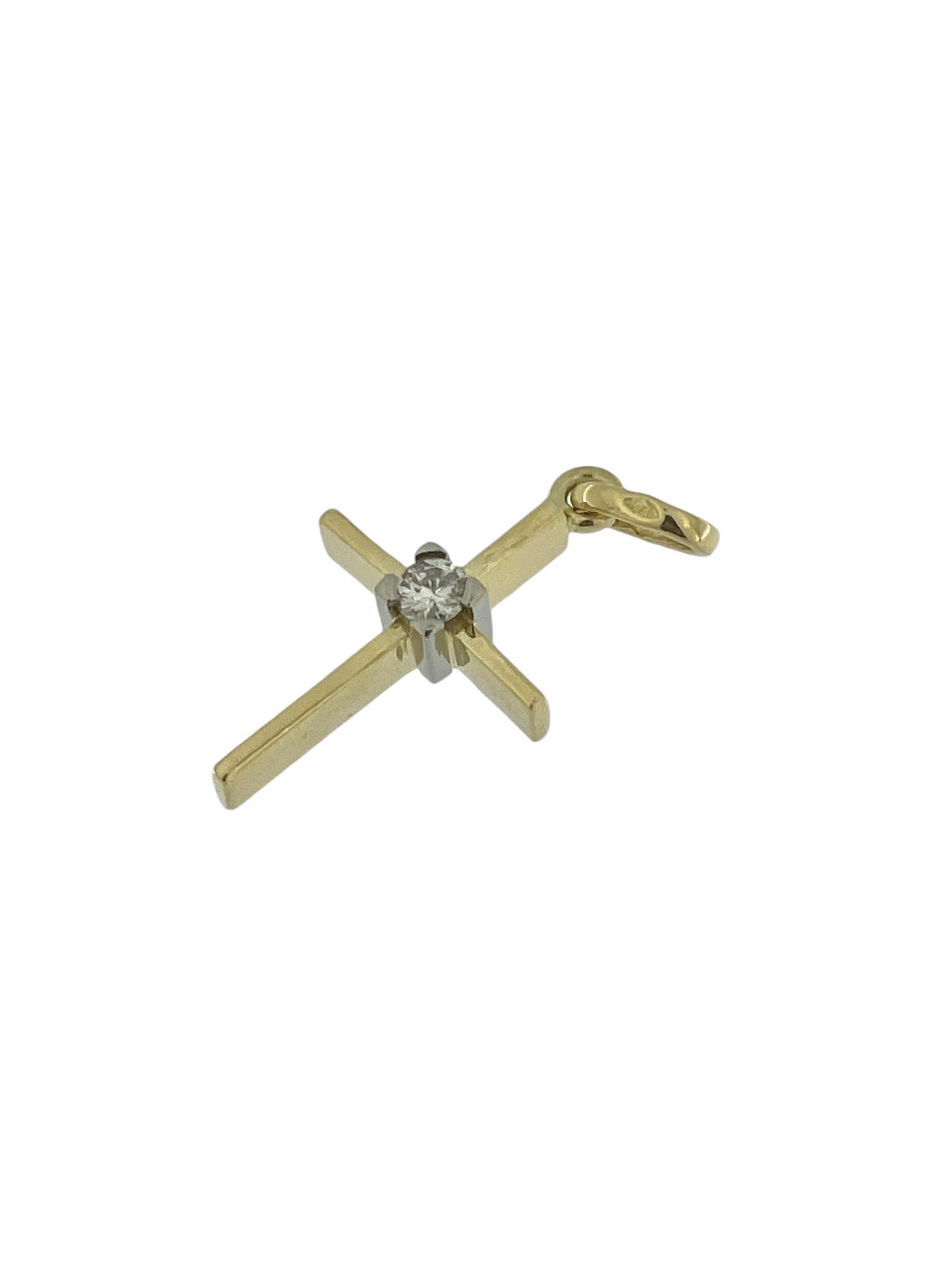 Kreuz mit Solitär aus Gelb- und Weißgold im Angebot 1