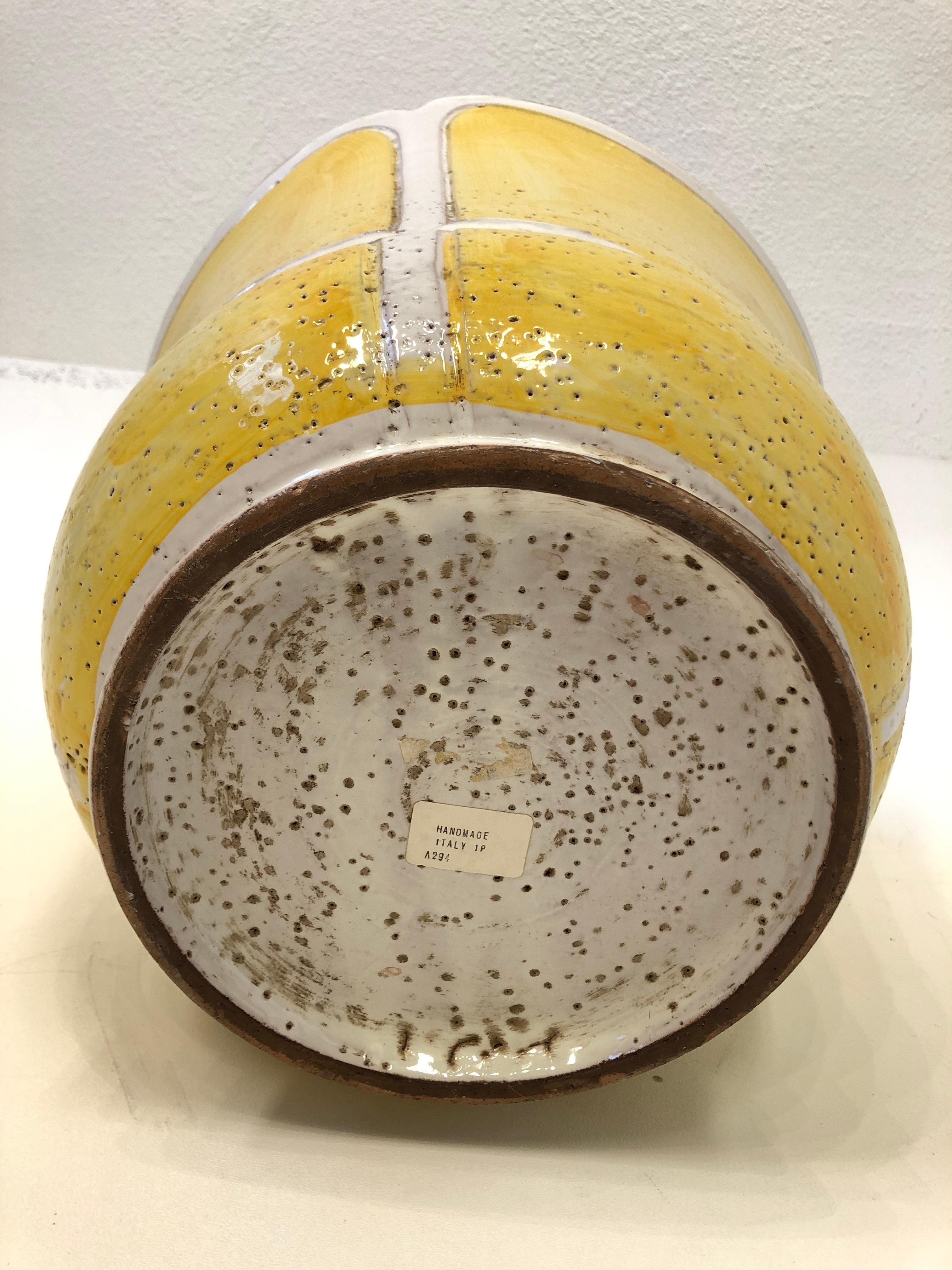 Gelbe und weiße italienische Keramik-Pflanzgefäße  (Glasiert) im Angebot