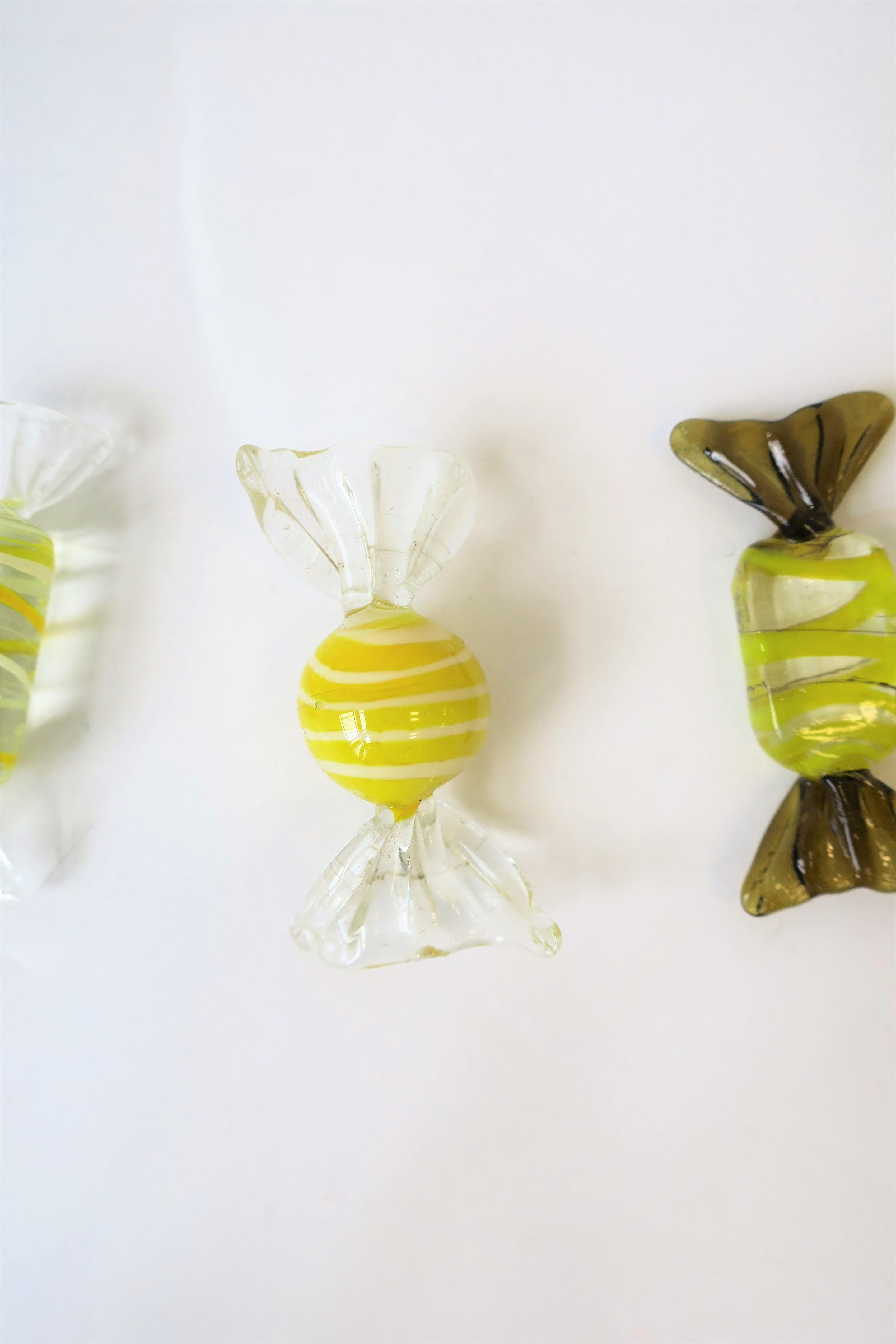 Italian Murano Art Glass Candy Pieces in Yellow and White, Set of 7 2