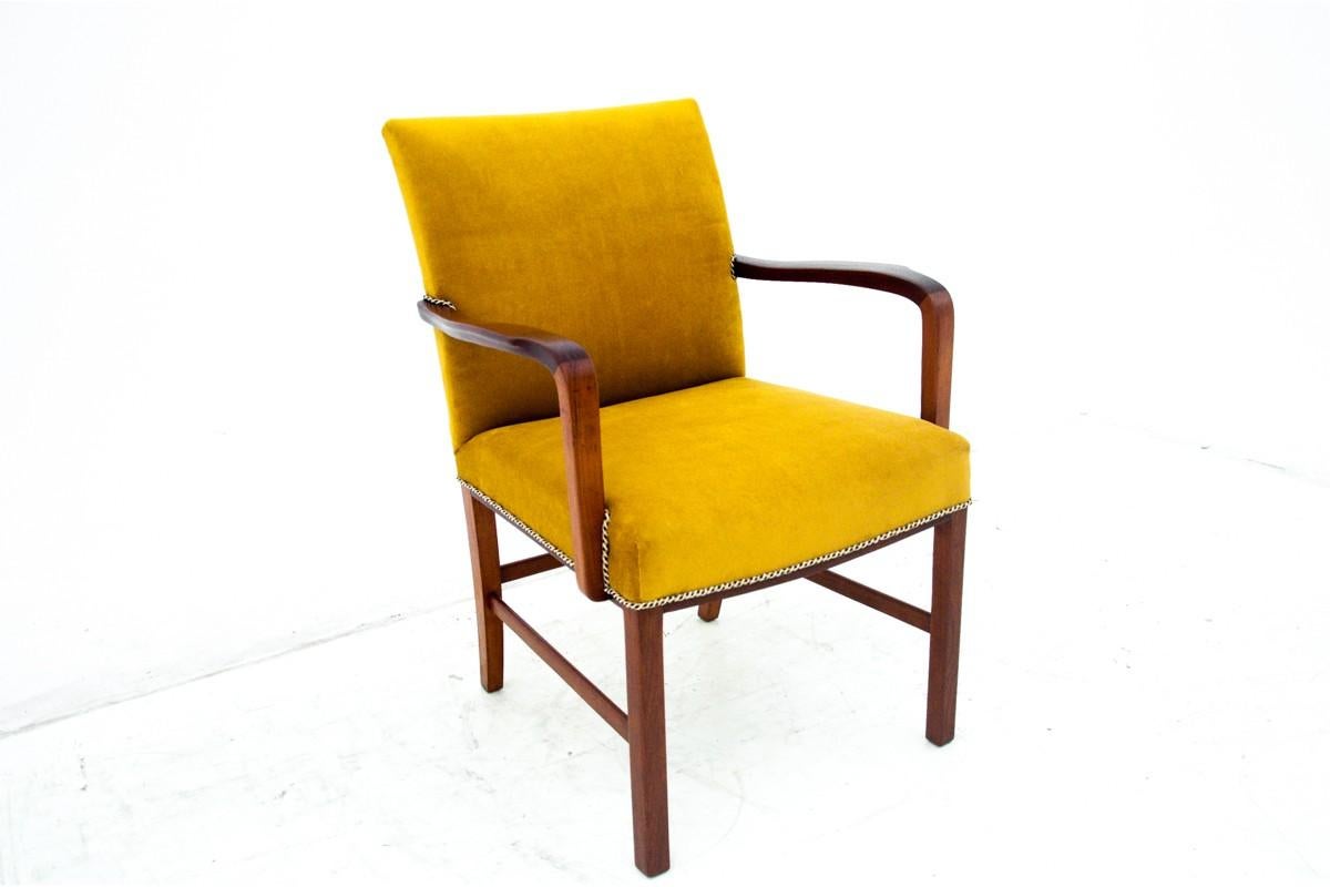 Yellow armchair, Danish design, 1960s
Very good condition. After wood renovation and new upholstery
Dimensions: Height 90 cm, seat height 46 cm, width 63 cm, depth 71 cm.