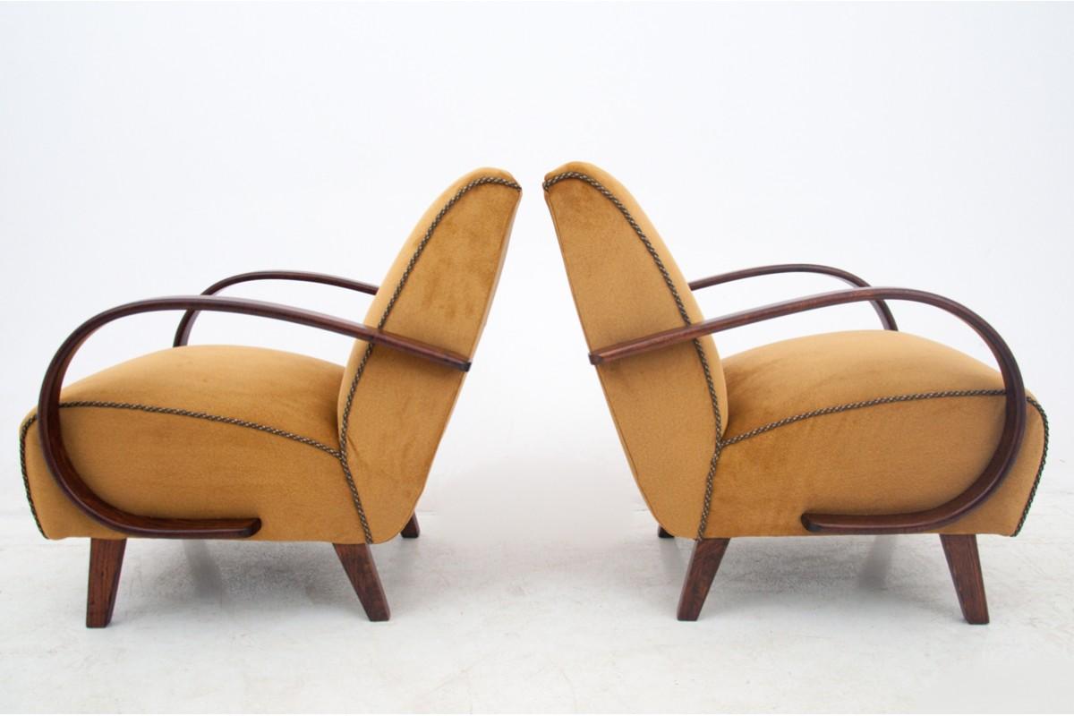 Art Deco armchairs by J. Halabala, Czech Republic, 1930s

Very good condition. After professional renovation and replacement of upholstery.

Wood: oak

dimensions: height 82 cm, seat height 48 cm, width 69 cm, depth 85 cm