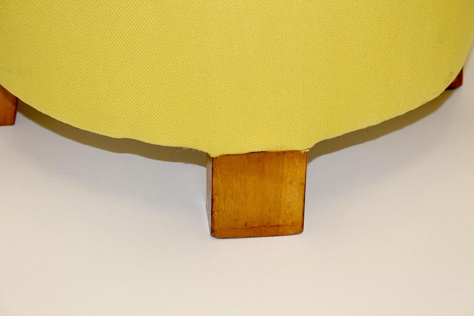 Tabouret ou pouf en cerisier jaune Art Déco, Autriche, années 1930 en vente 4