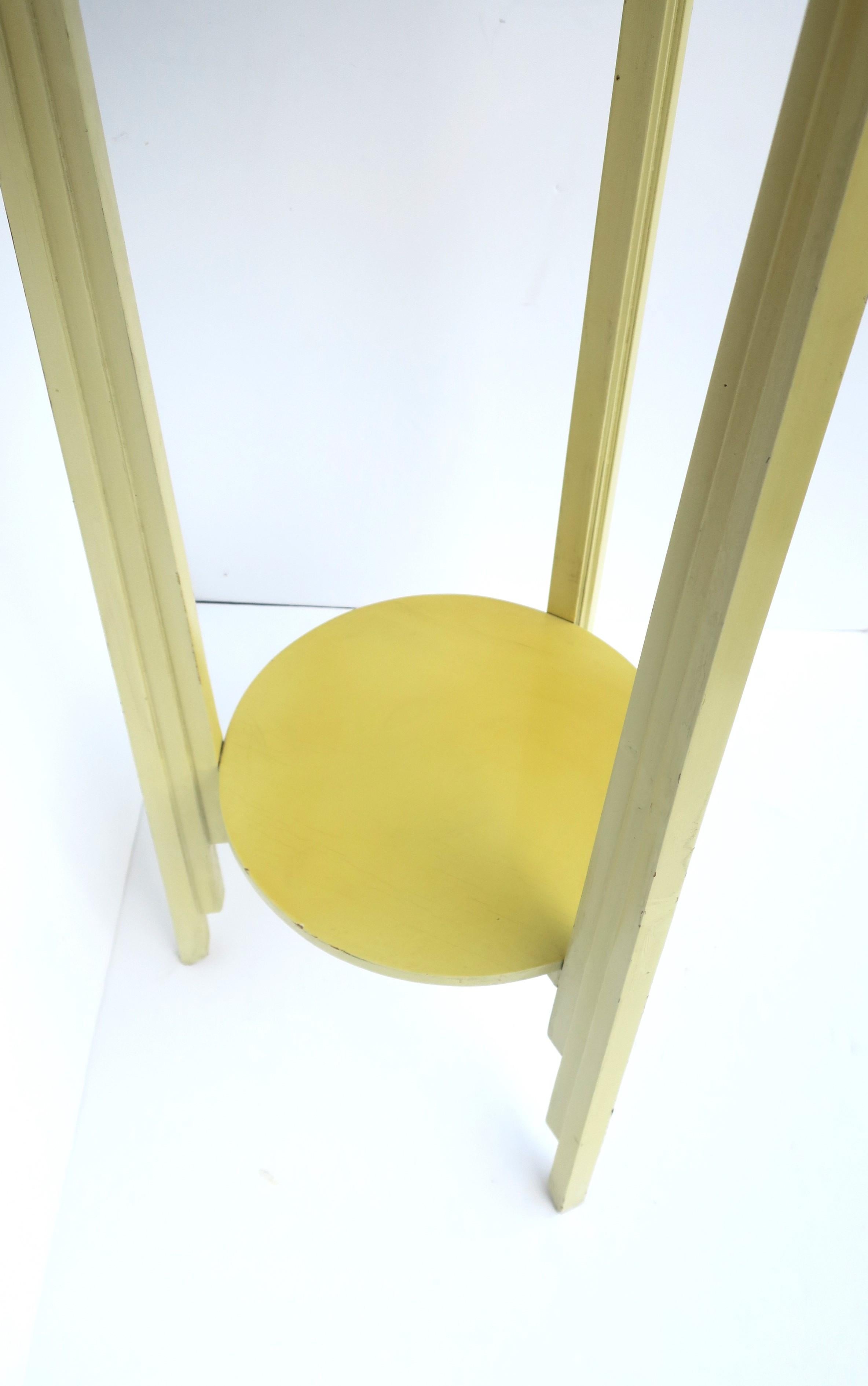 Gelber Art Deco Pillar Pedestal Stand mit unterer Ablage, 1 von 2 verfügbar im Angebot 5