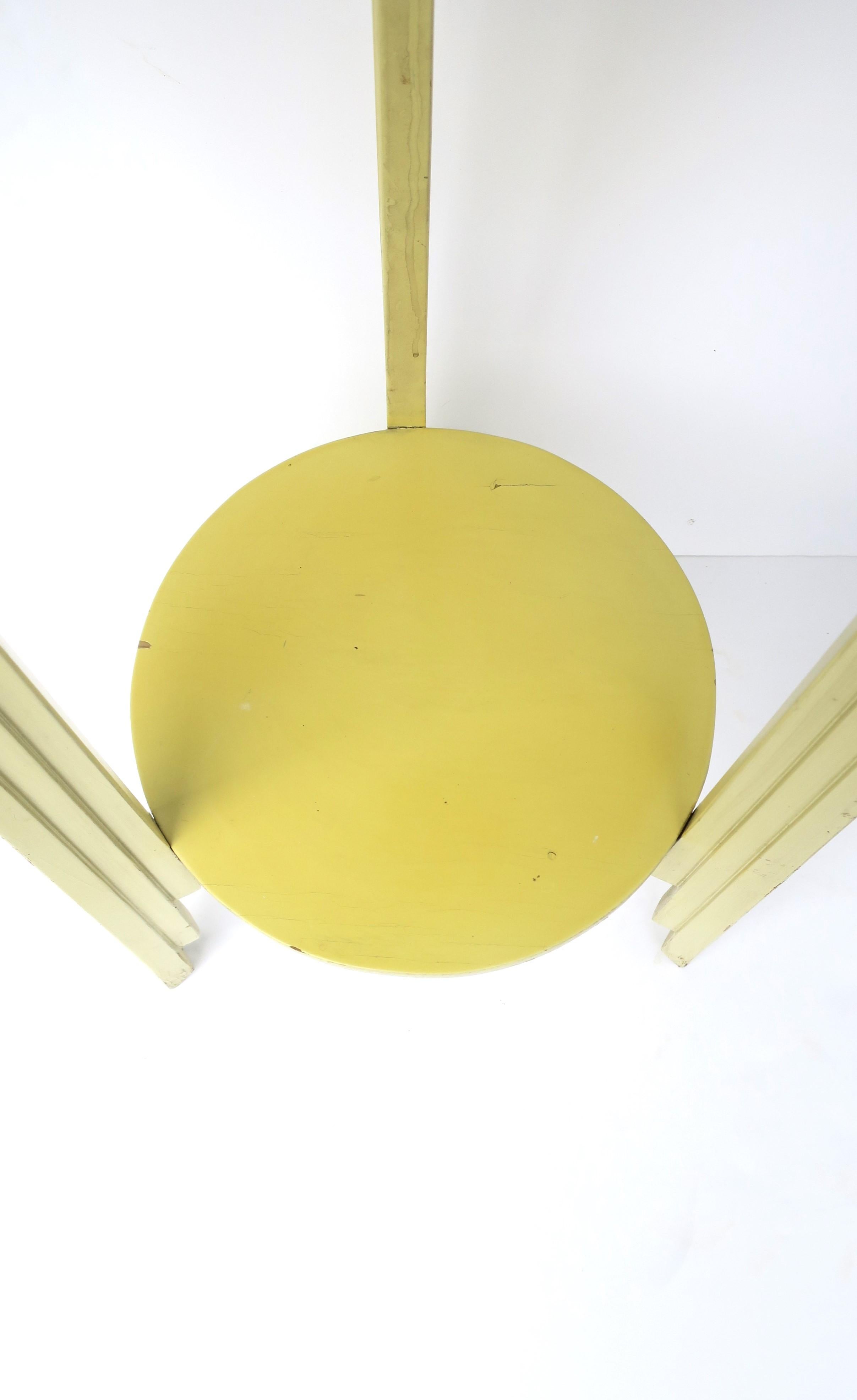 Gelber Art-Déco-Säulensockel-Sockelständer mit niedrigem Regal, 1 von 2 verfügbar im Angebot 3
