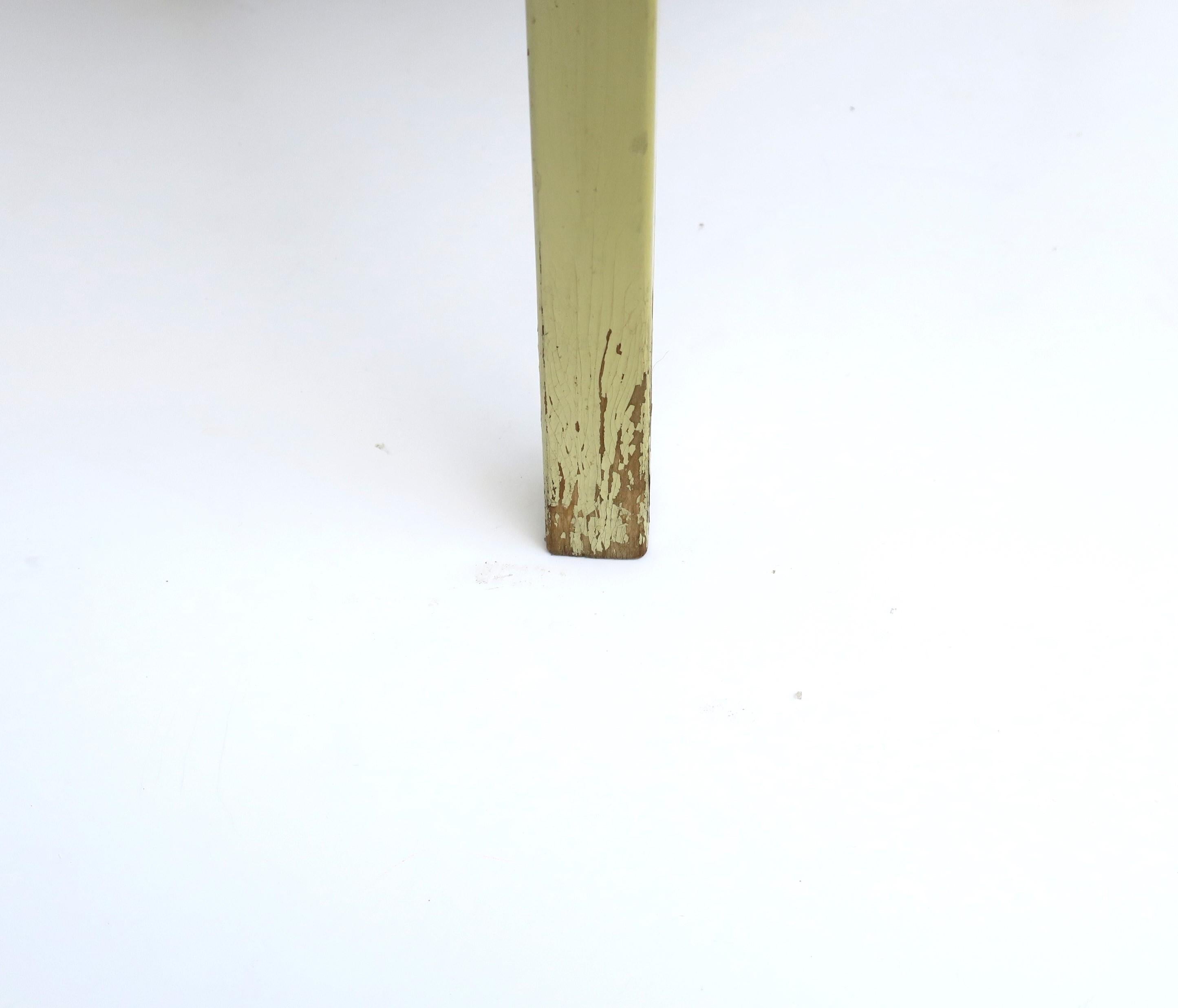 Gelber Art-Déco-Säulensockel-Sockelständer mit niedrigem Regal, 1 von 2 verfügbar im Angebot 5