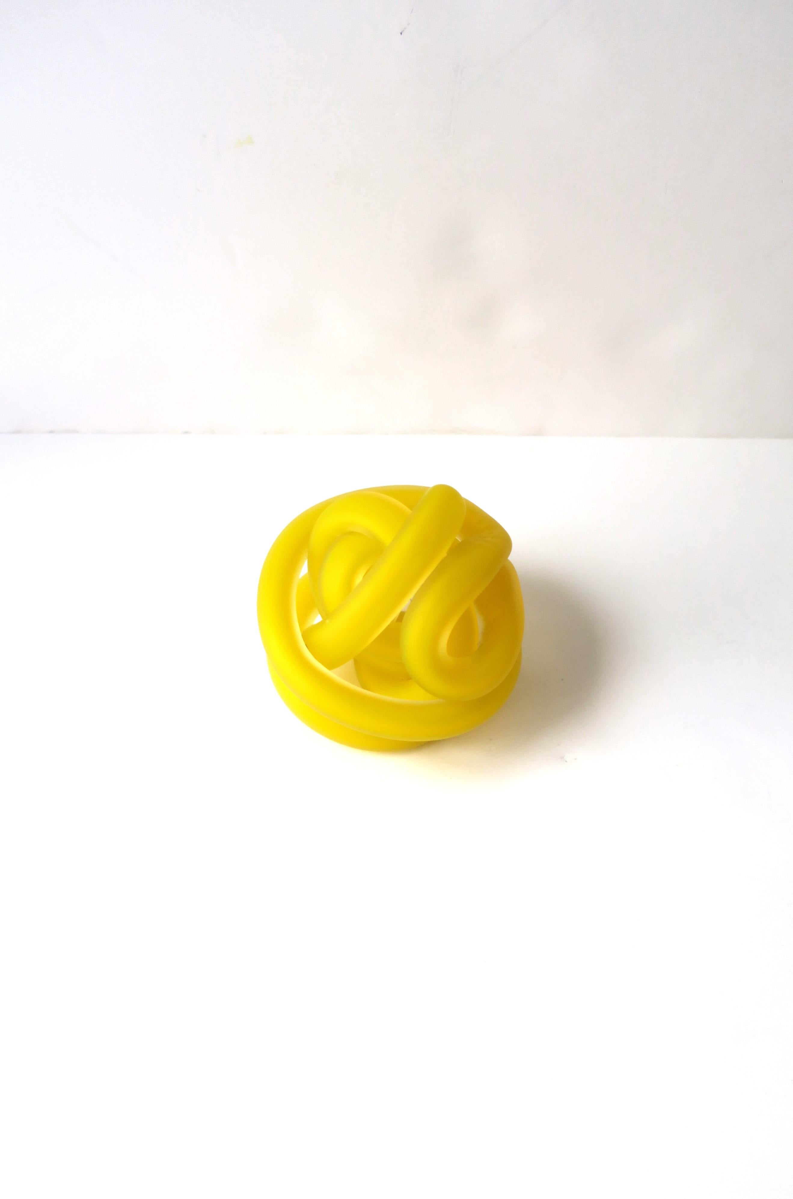 Yellow Art Glass Knot Sculpture Decorative Object In Excellent Condition In New York, NY