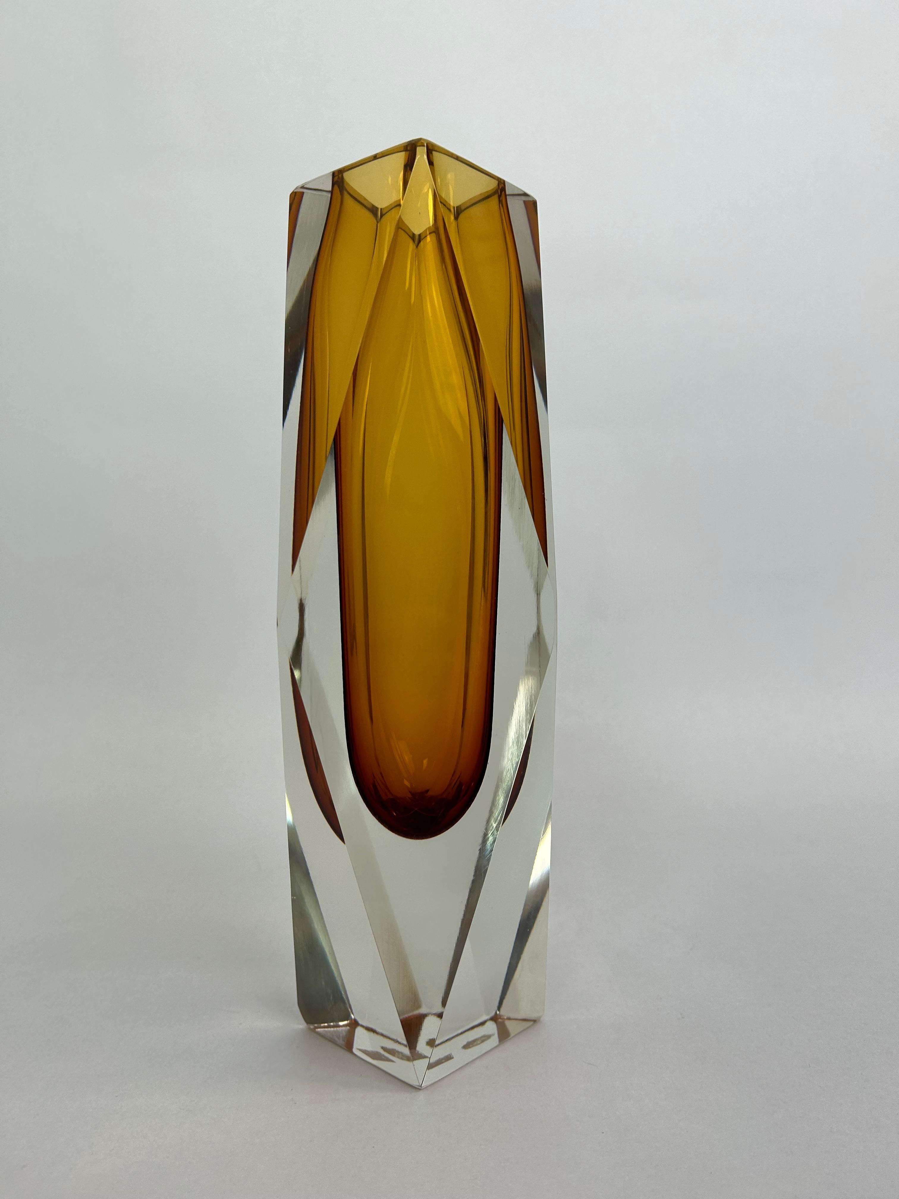 italien Vase en verre d'art jaune de Flavio Poli pour Murano en vente