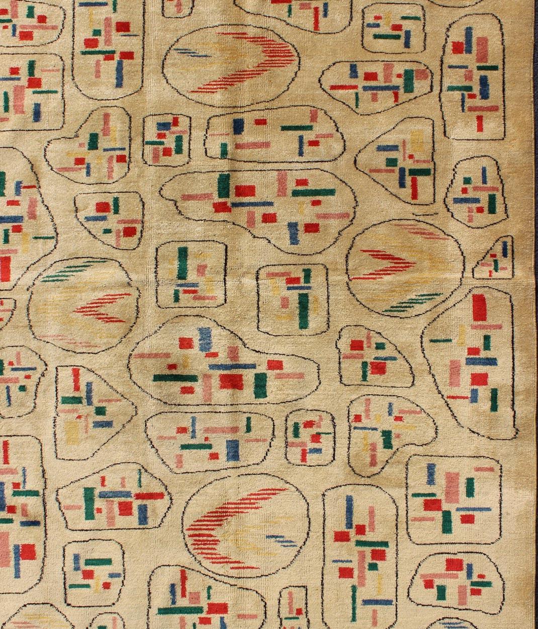 Gelber türkischer Vintage-Teppich mit geometrischem Hintergrund, Mid-Century Modern, Gelb (Türkisch) im Angebot