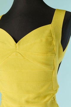 Vestido tipo vendaje de punto elástico amarillo sin espalda de HERVE LEGER