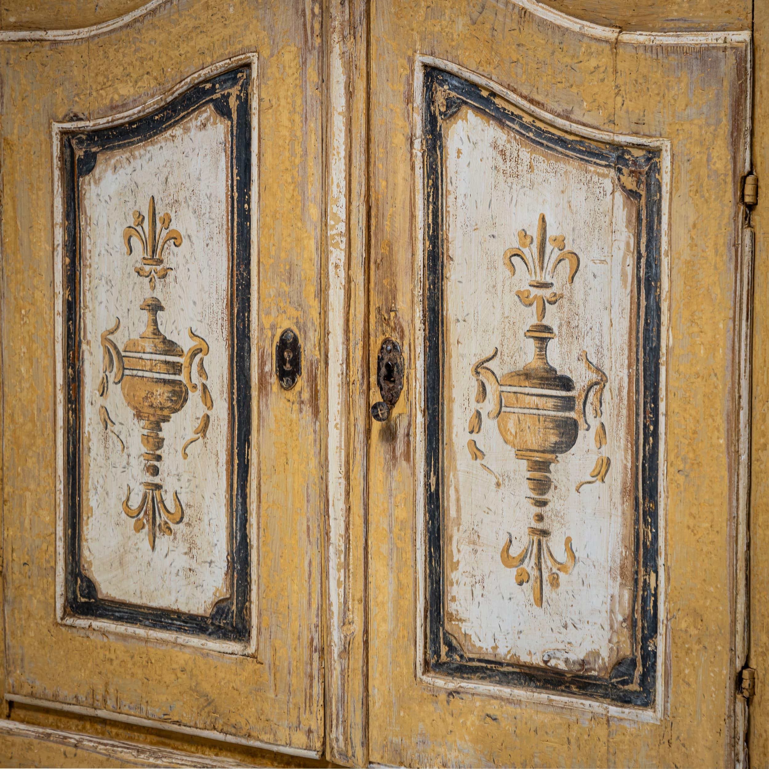 Buffet baroque jaune, 18ème siècle en vente 3