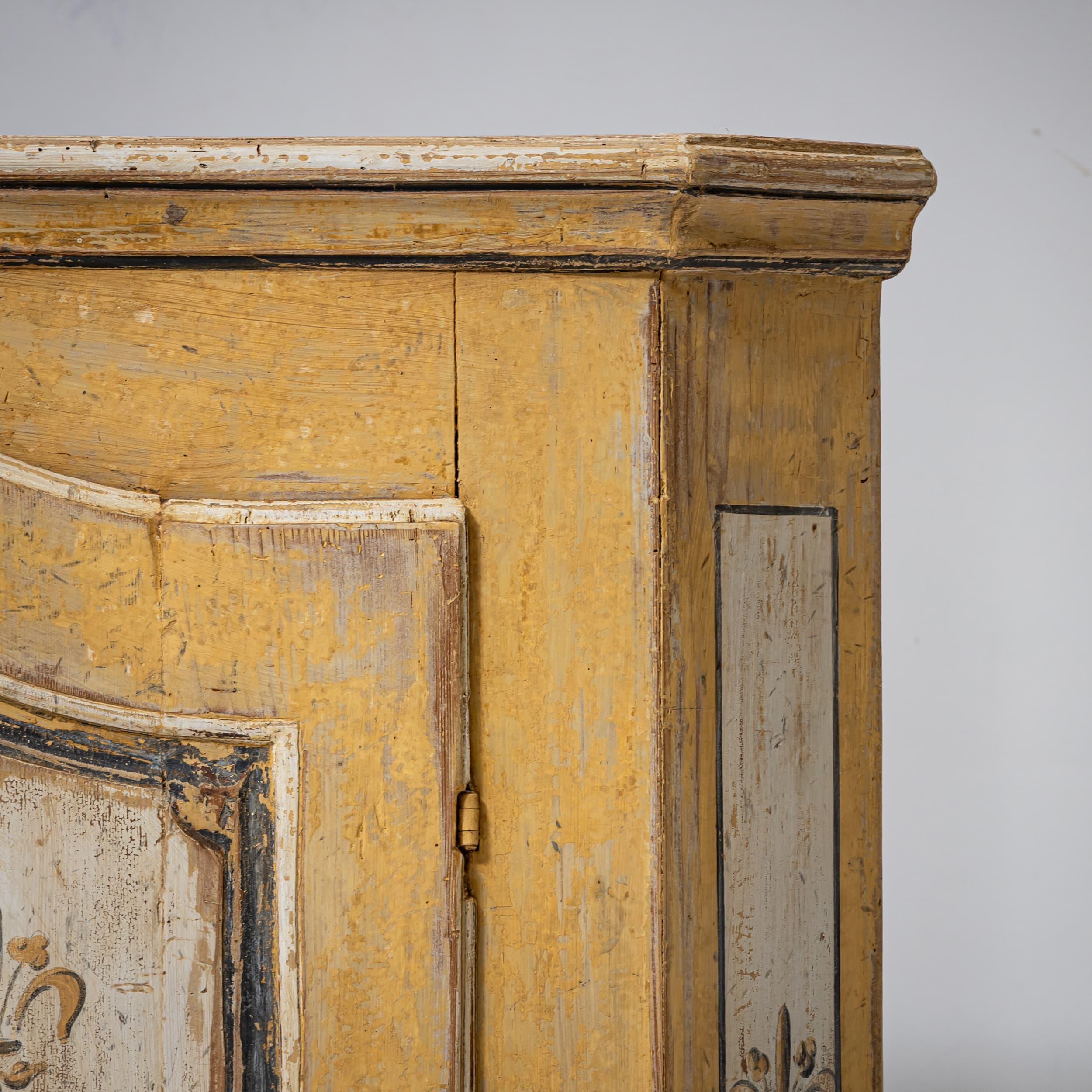 Buffet baroque jaune, 18ème siècle Bon état - En vente à Greding, DE