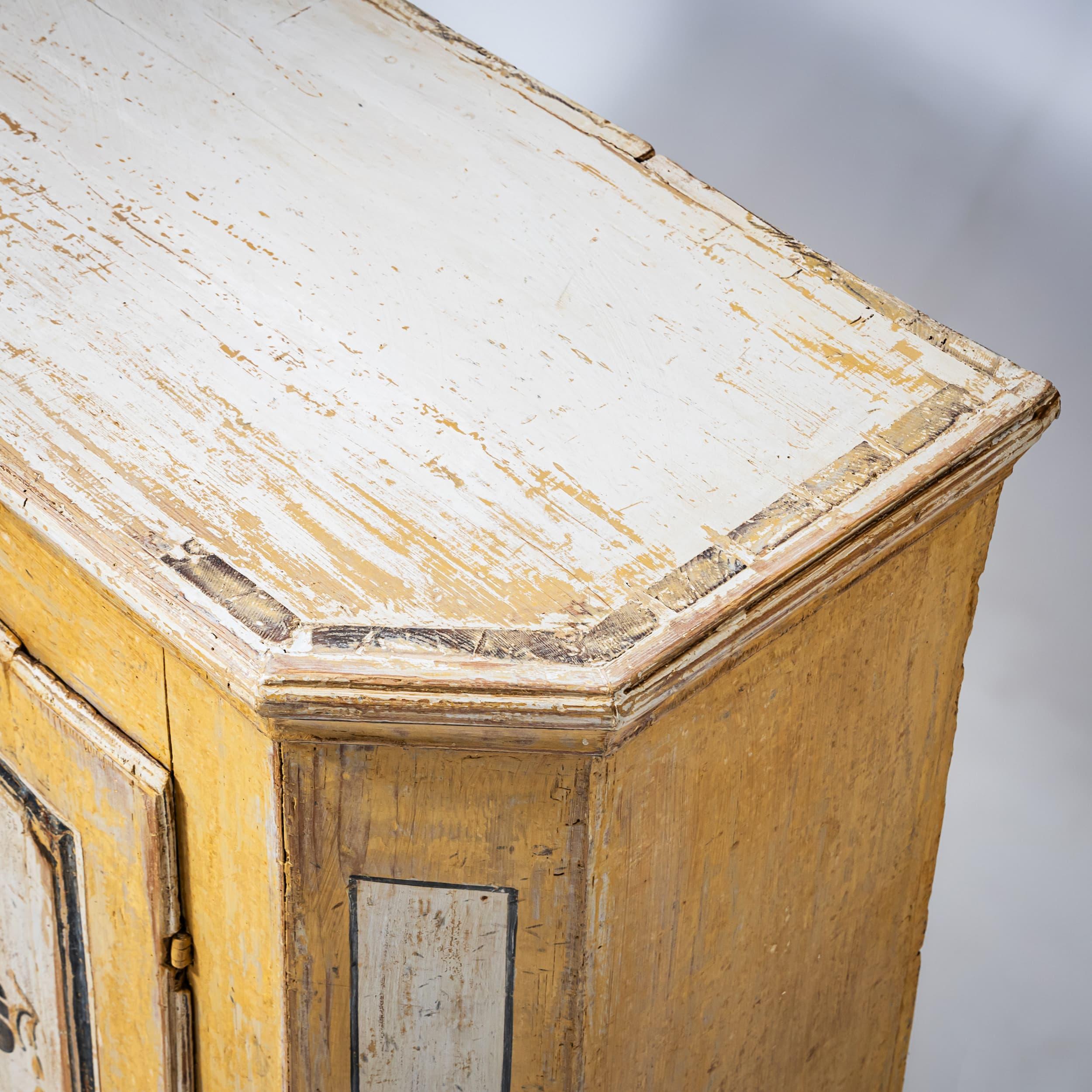 Buffet baroque jaune, 18ème siècle en vente 2