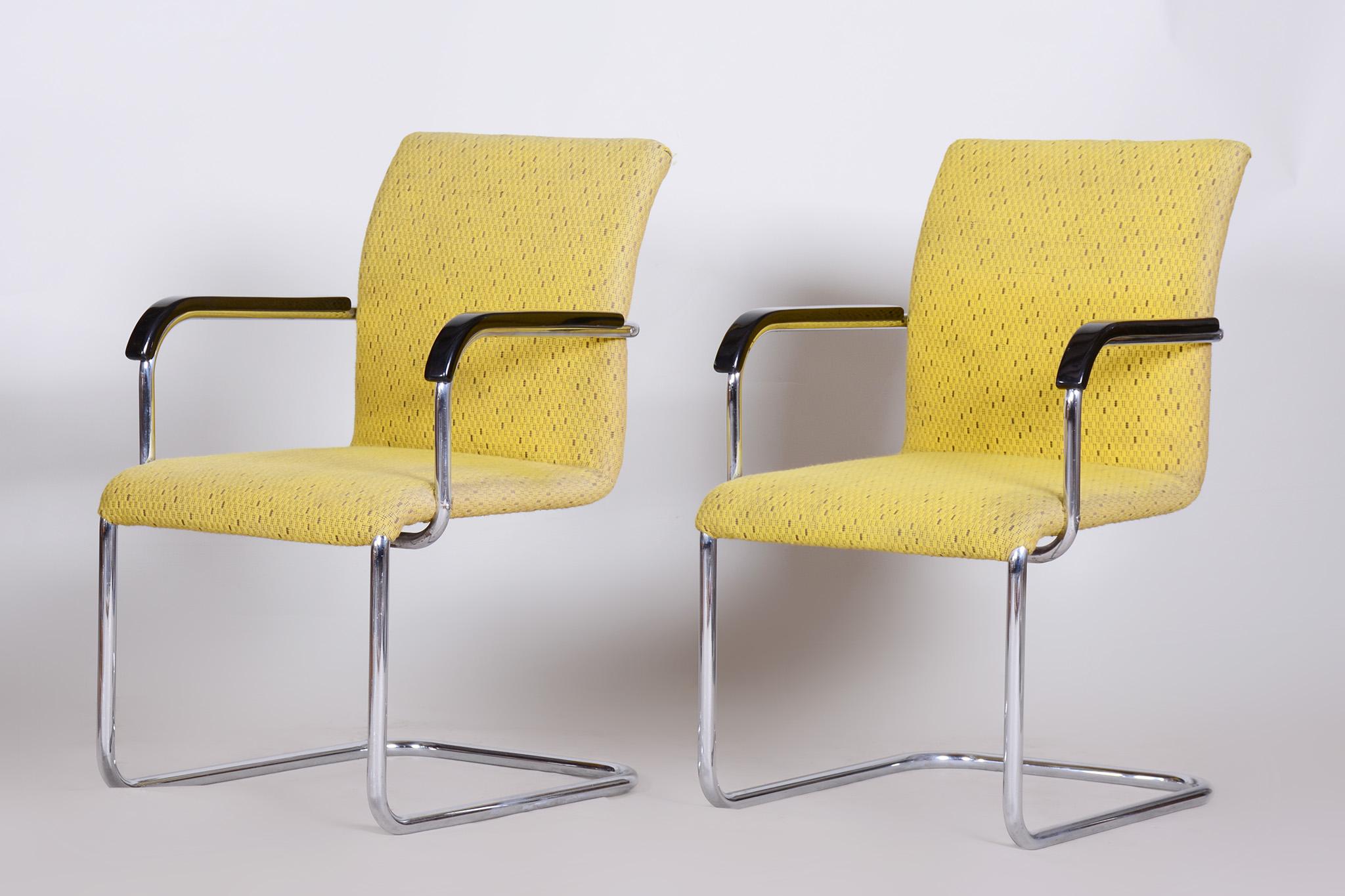 Fauteuils Bauhaus jaune fabriqués en République tchèque dans les années 1930, chrome et tissu non restaurés en vente 4