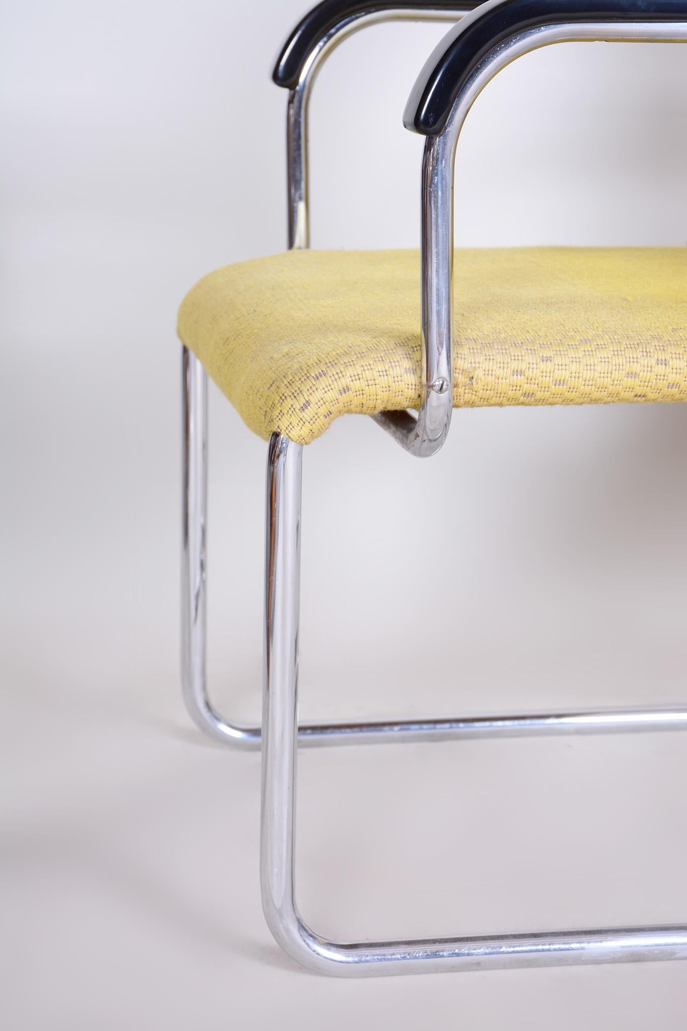 Tissu Fauteuils Bauhaus jaune fabriqués en République tchèque dans les années 1930, chrome et tissu non restaurés en vente
