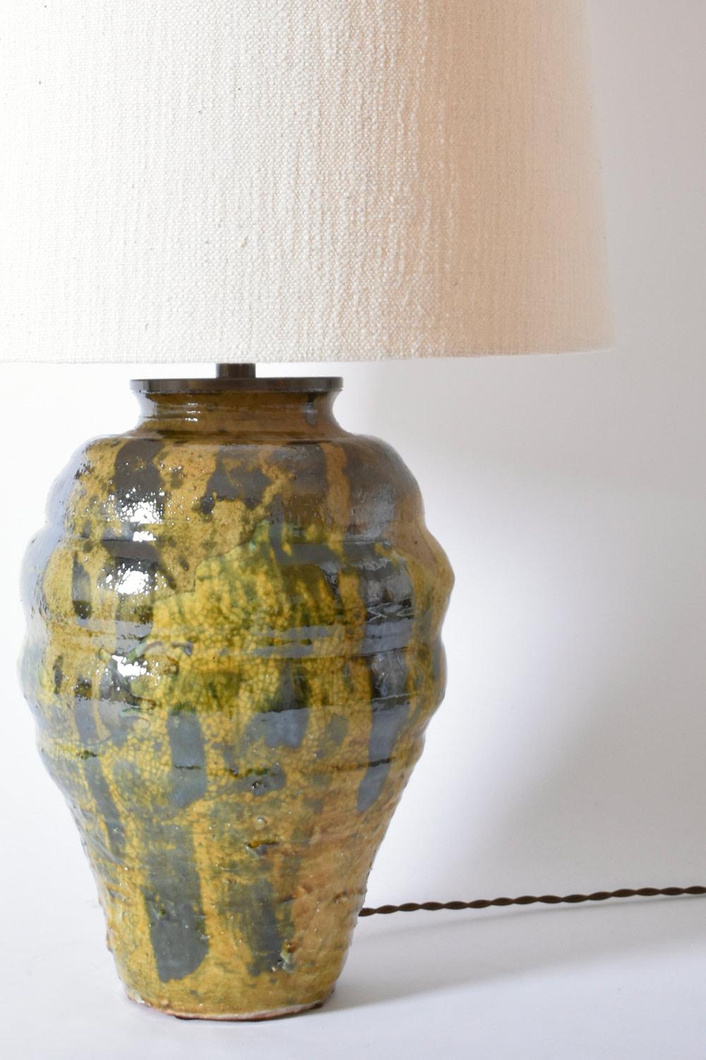 Vernissé Lampe en céramique jaune, beige et verte, Greene & Greene. en vente