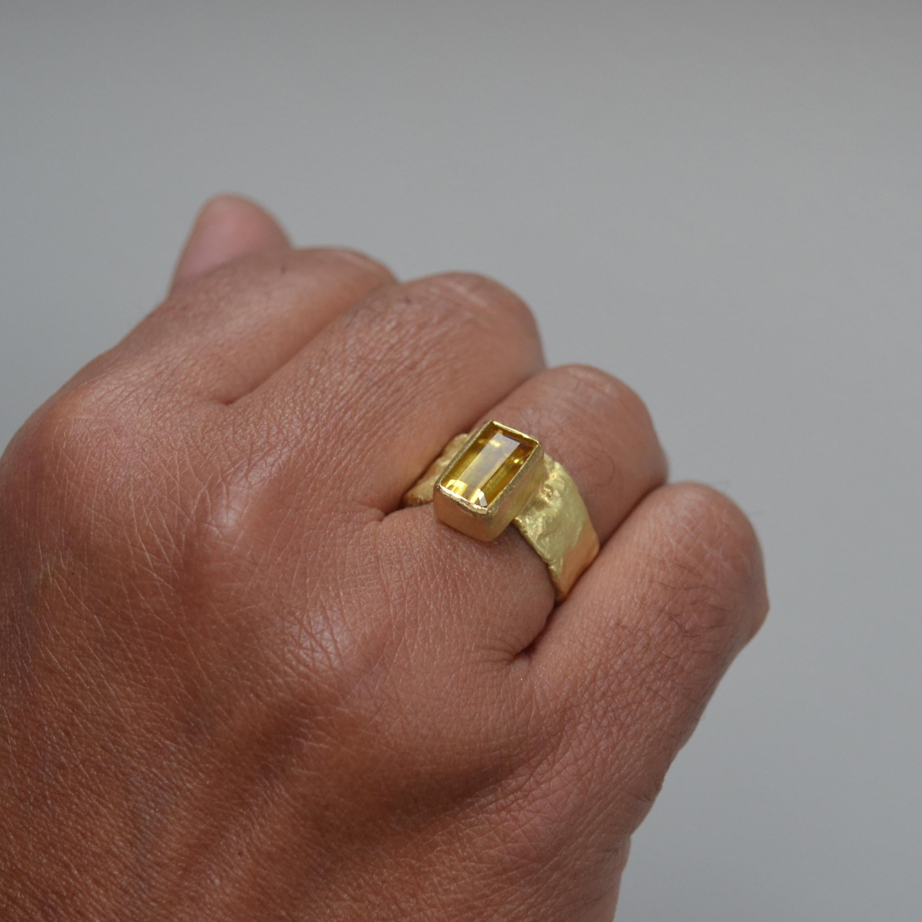 Women's or Men's Yellow Beryl 18 Karat Gold Wide Ring For Sale