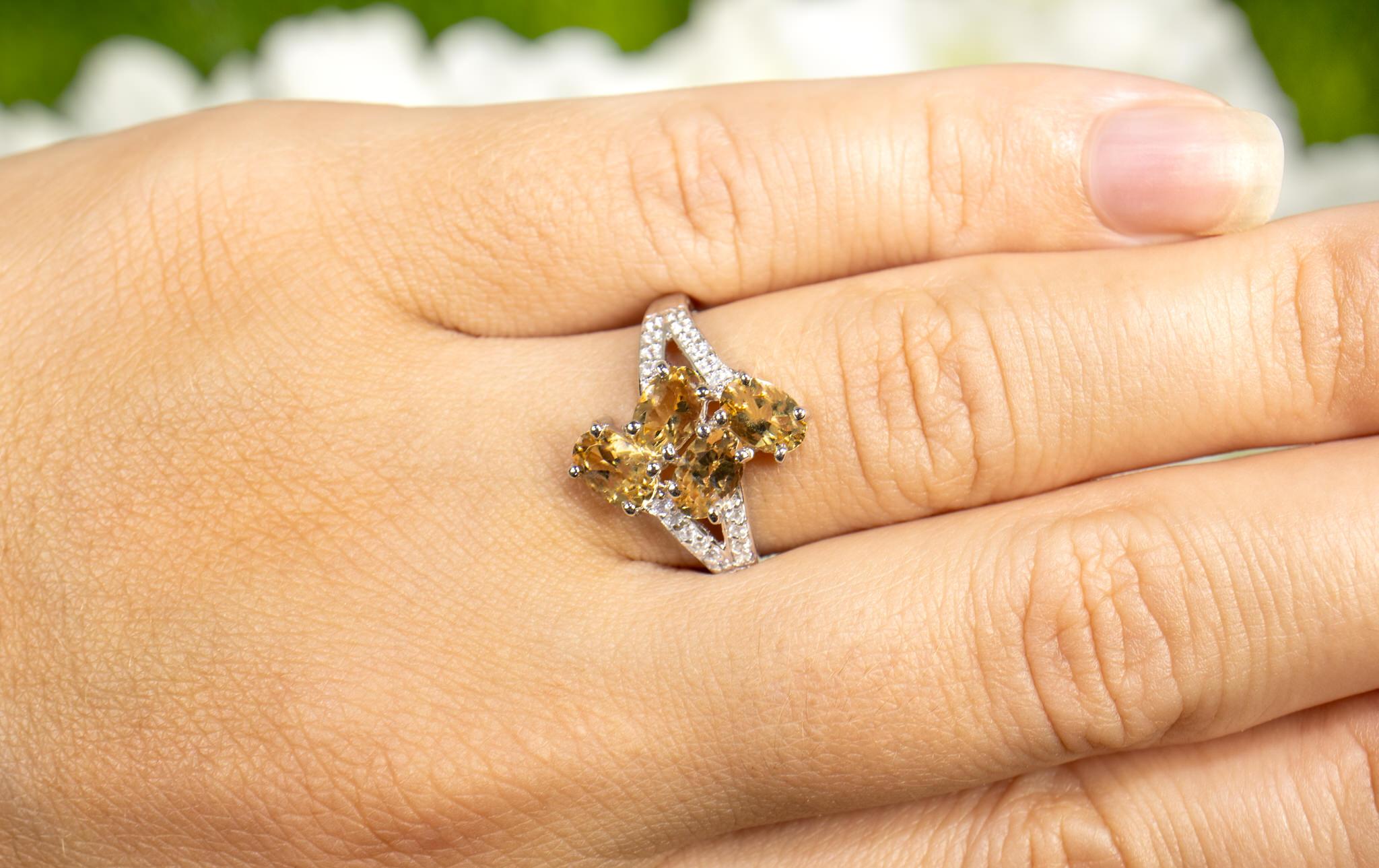 Oval Cut Yellow Beryl Bypass Ring White Zircon Setting 1.75 Carats For Sale
