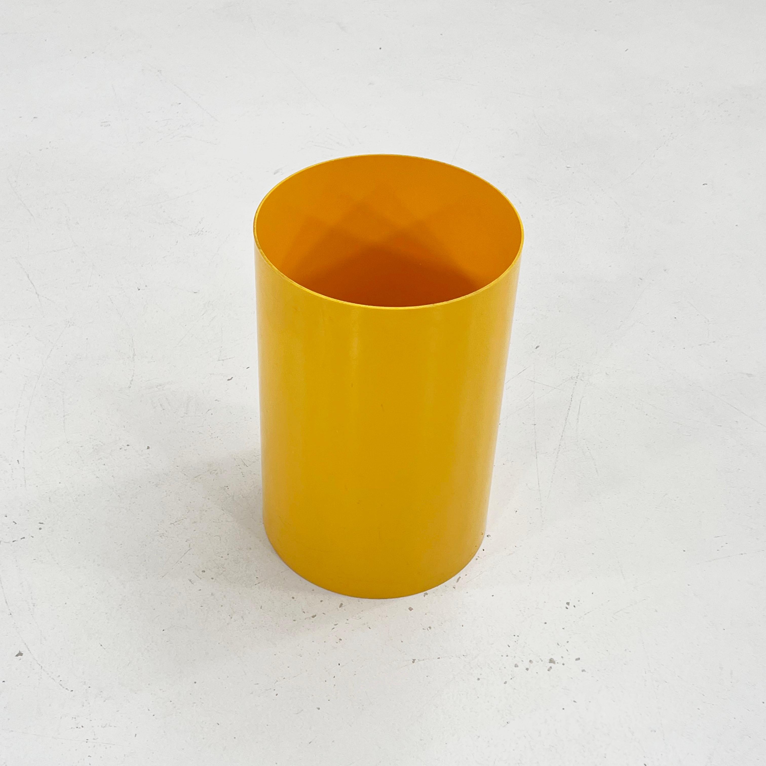 Yellow Bin or Umbrella Stand Model 4670 by Gino Colombini for Kartell, 1970s In Good Condition In Ixelles, Bruxelles