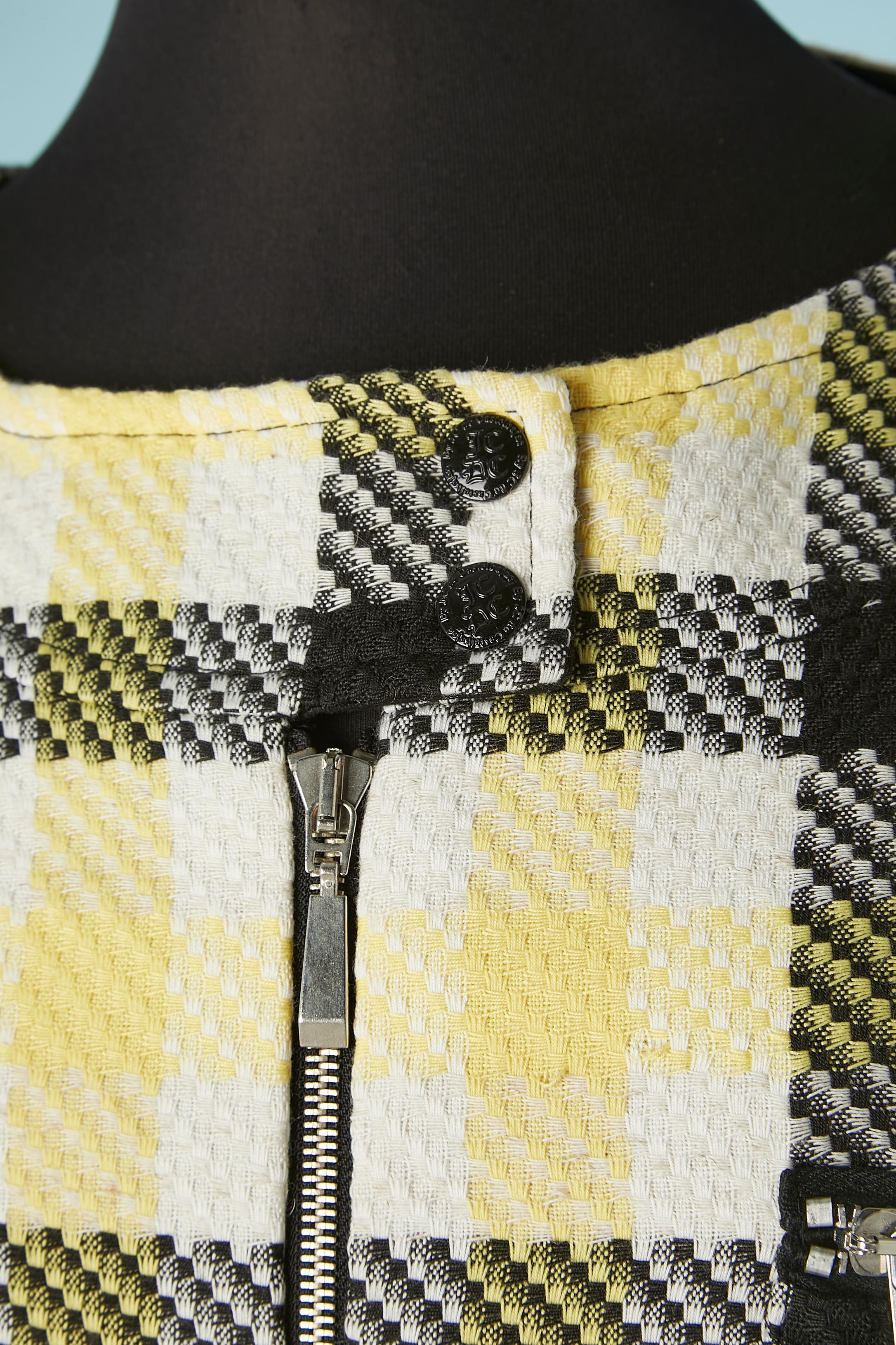 Yellow, black and white check jacket. Fabric composition: 61% polyester, 2% rayon, 12% linen, 9% cotton, 3% elastane. Lining: 100% rayon
Zip in the middle front and pockets. Branded buttons and snaps. Black elastic band on the side in the bottom of