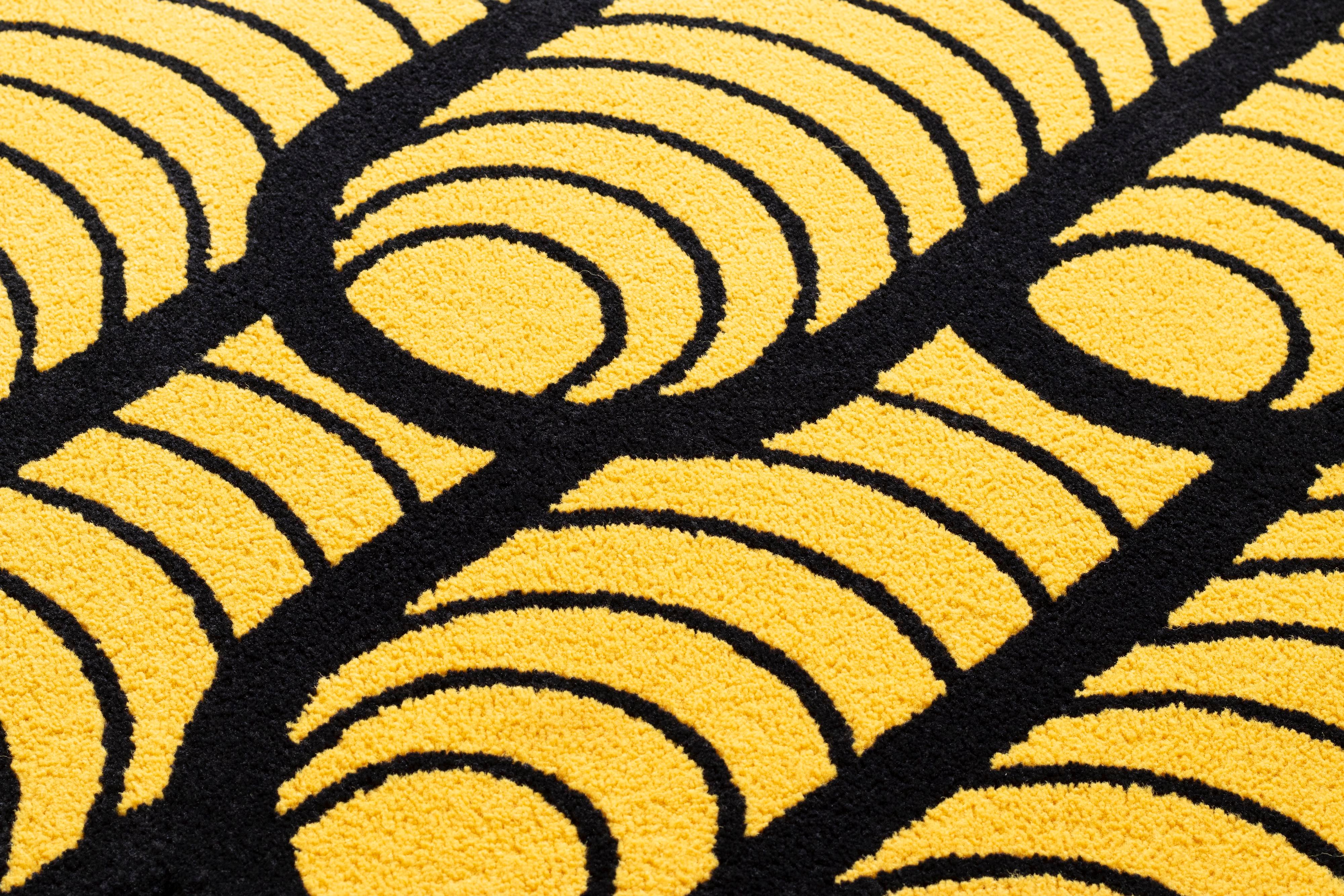 Gelber und schwarzer Gebäudeteppich aus der Graffiti-Kollektion von Paulo Kobylka im Angebot 3