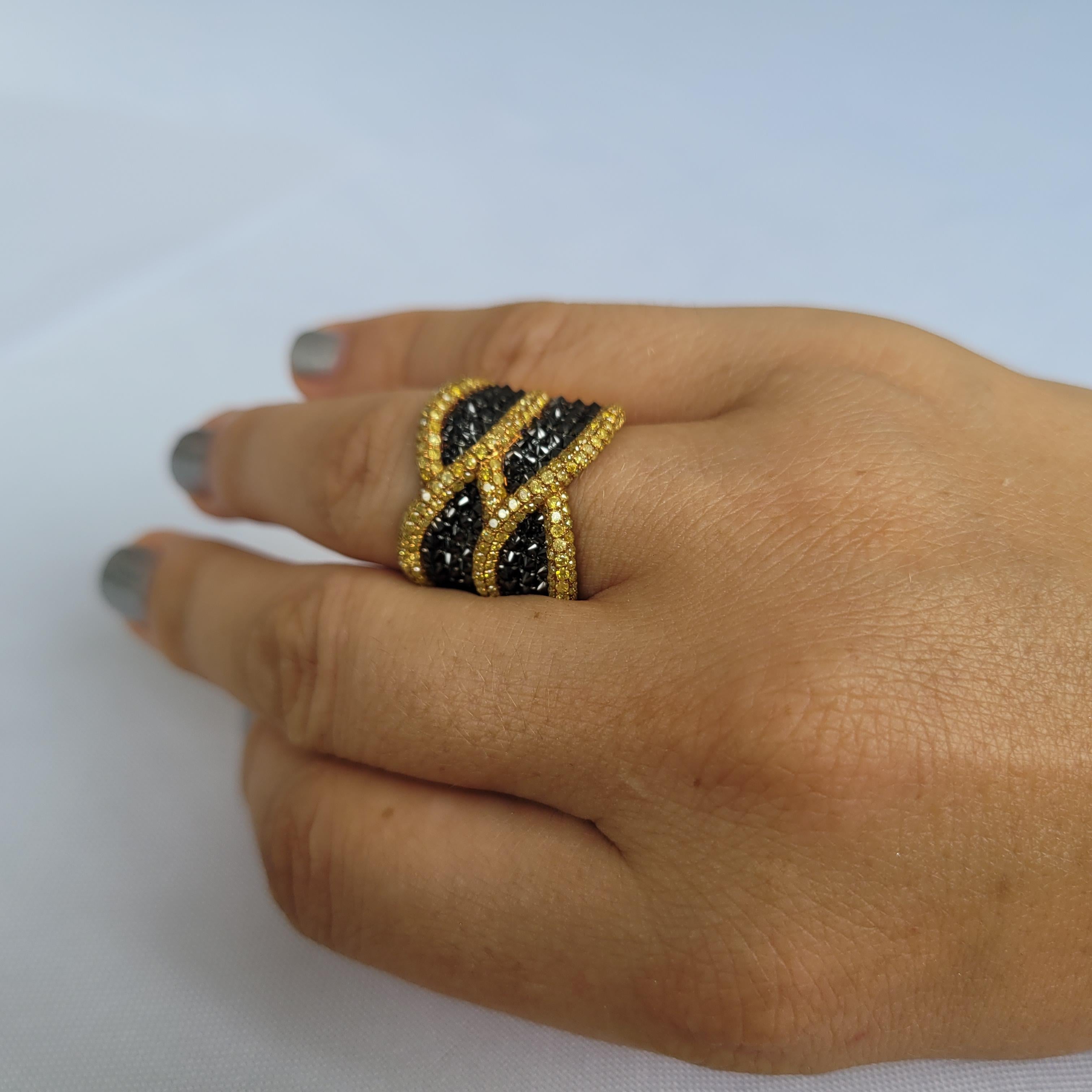 Yellow & Black Diamond Ring, Absolutely Stunning In New Condition In Hong Kong, HK