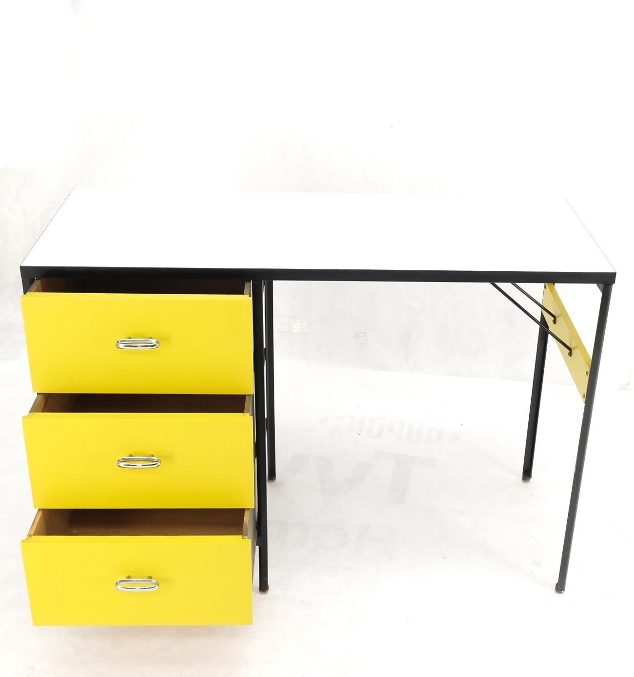 Yellow & Black Steel Frame Desk Model 4111 by George Nelson Herman Miller Mint For Sale 6