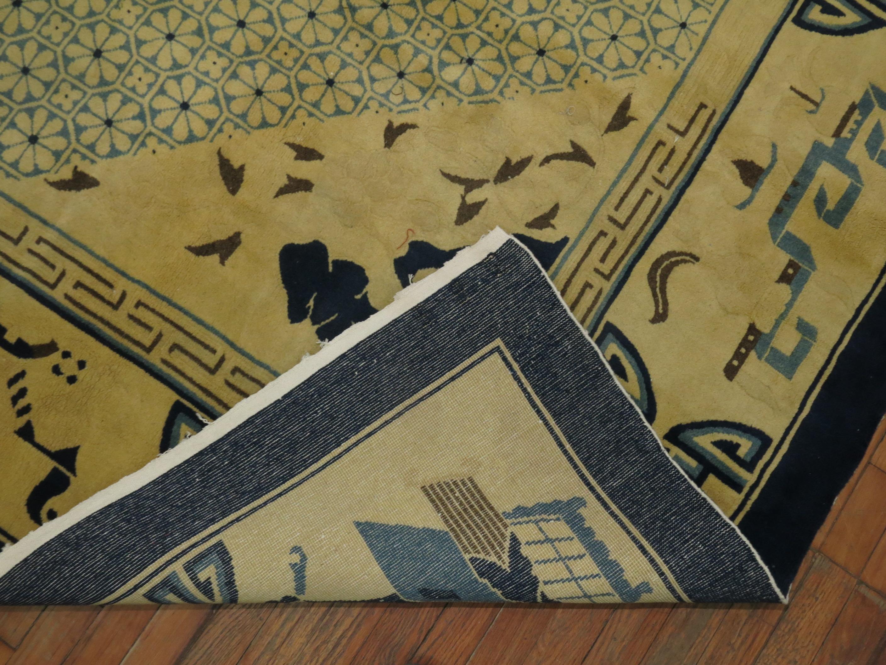 Antiker chinesischer gelb-blauer antiker Teppich in Zimmergröße (Handgewebt) im Angebot