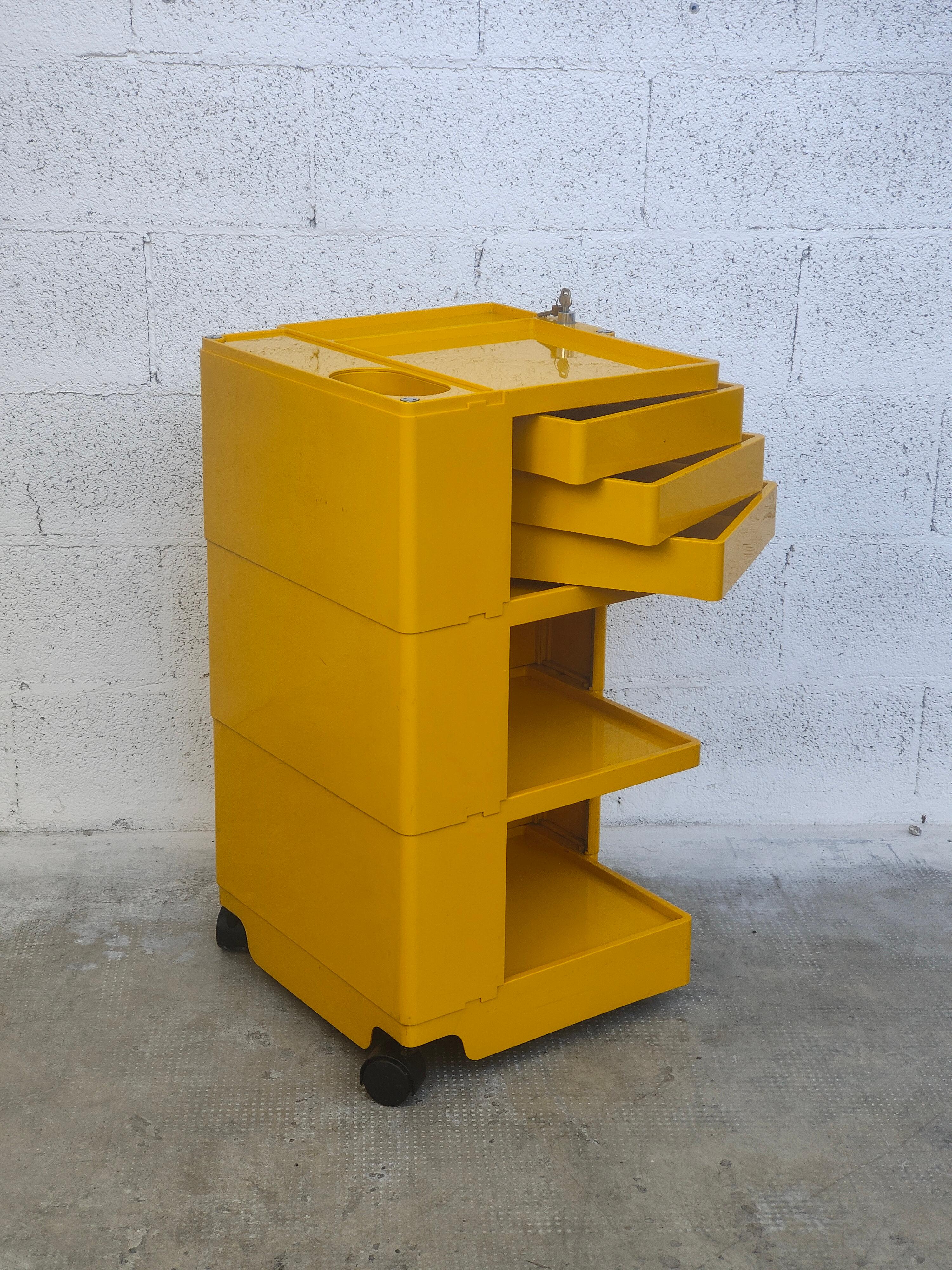Yellow  Boby Cart by Joe Colombo for Bieffeplast 70s In Good Condition For Sale In Padova, IT