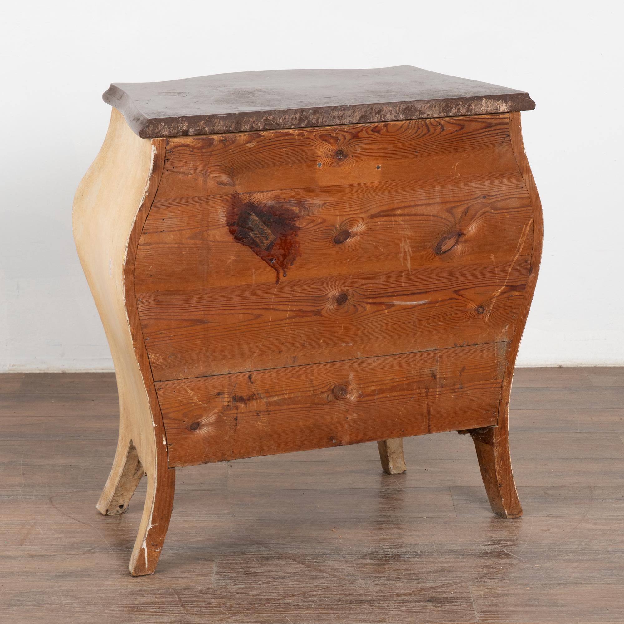 Cassettone Bombay giallo con piano in marmo, Svezia, 1890 circa in vendita 5