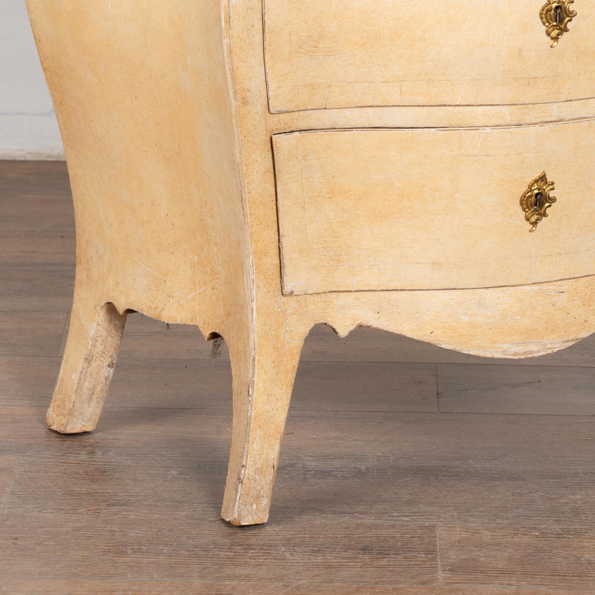 Cassettone Bombay giallo con piano in marmo, Svezia, 1890 circa in vendita 2