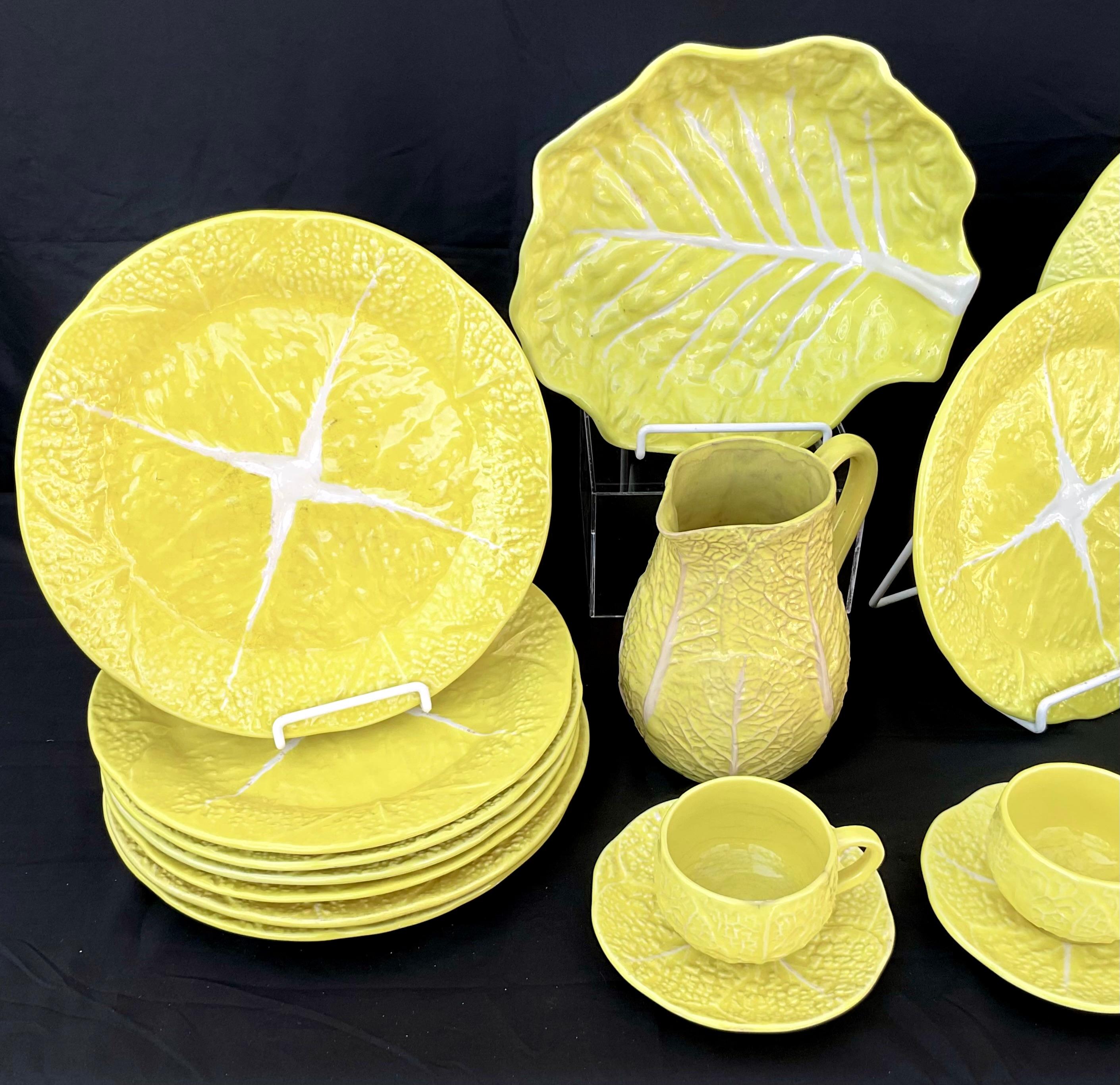 Set di stoviglie a foglia di cavolo giallo Bordallo Pinheiro da cinquantaquattro pezzi in vendita 3