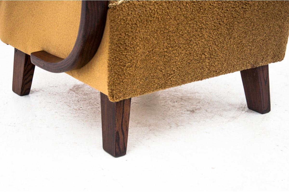 Ein Paar Art Doce Sessel von J. Halabala aus den 1930er Jahren, Tschechische Republik.

Sessel in sehr gutem Zustand, nach professioneller Renovierung, bezogen mit einem neuen Stoff.

Maße: Höhe 85 cm / Sitzhöhe 37 cm / Breite 66 cm / Tiefe 74 cm