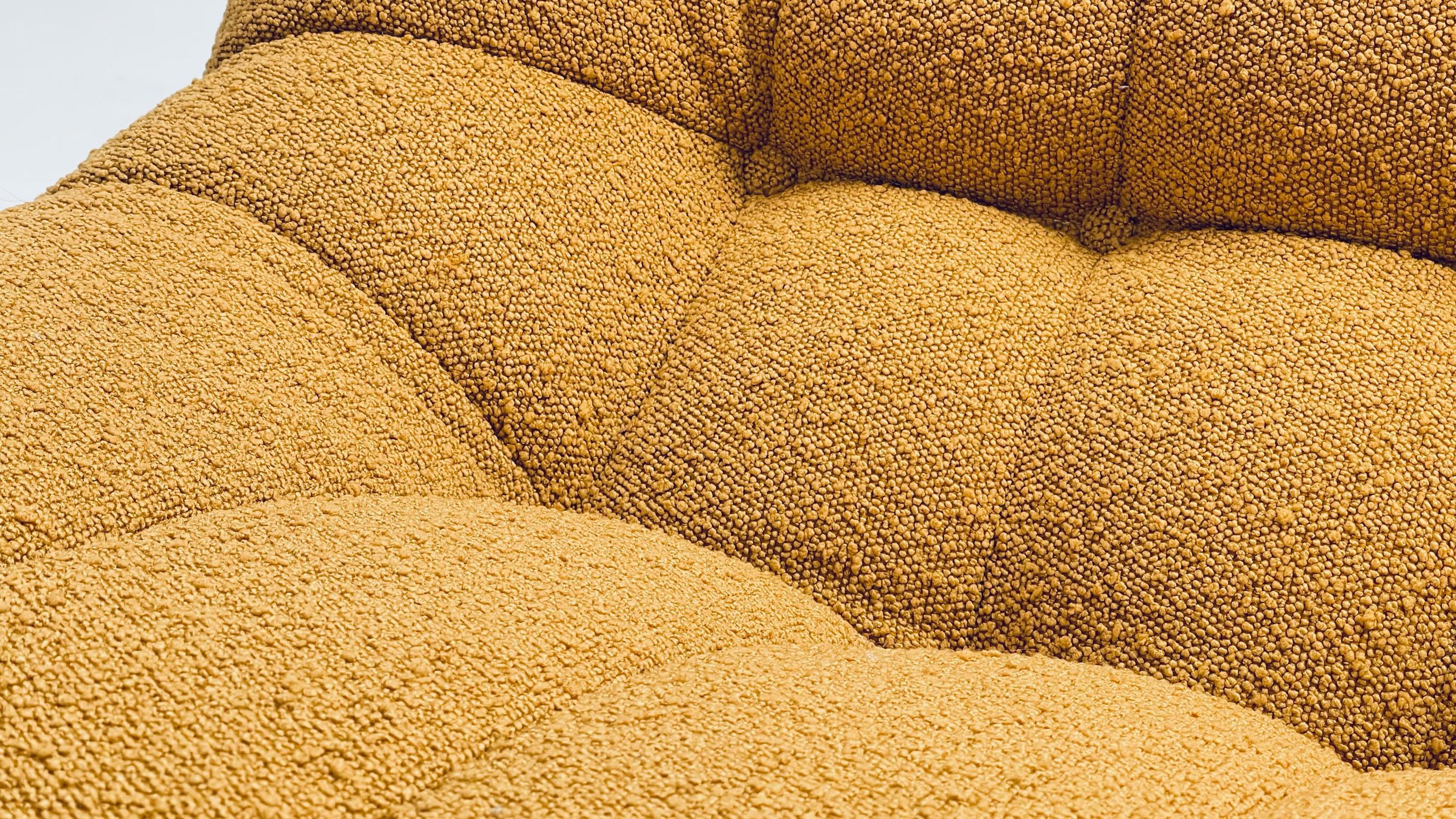 Ensemble de salon confortable en bouclette jaune en vente 4