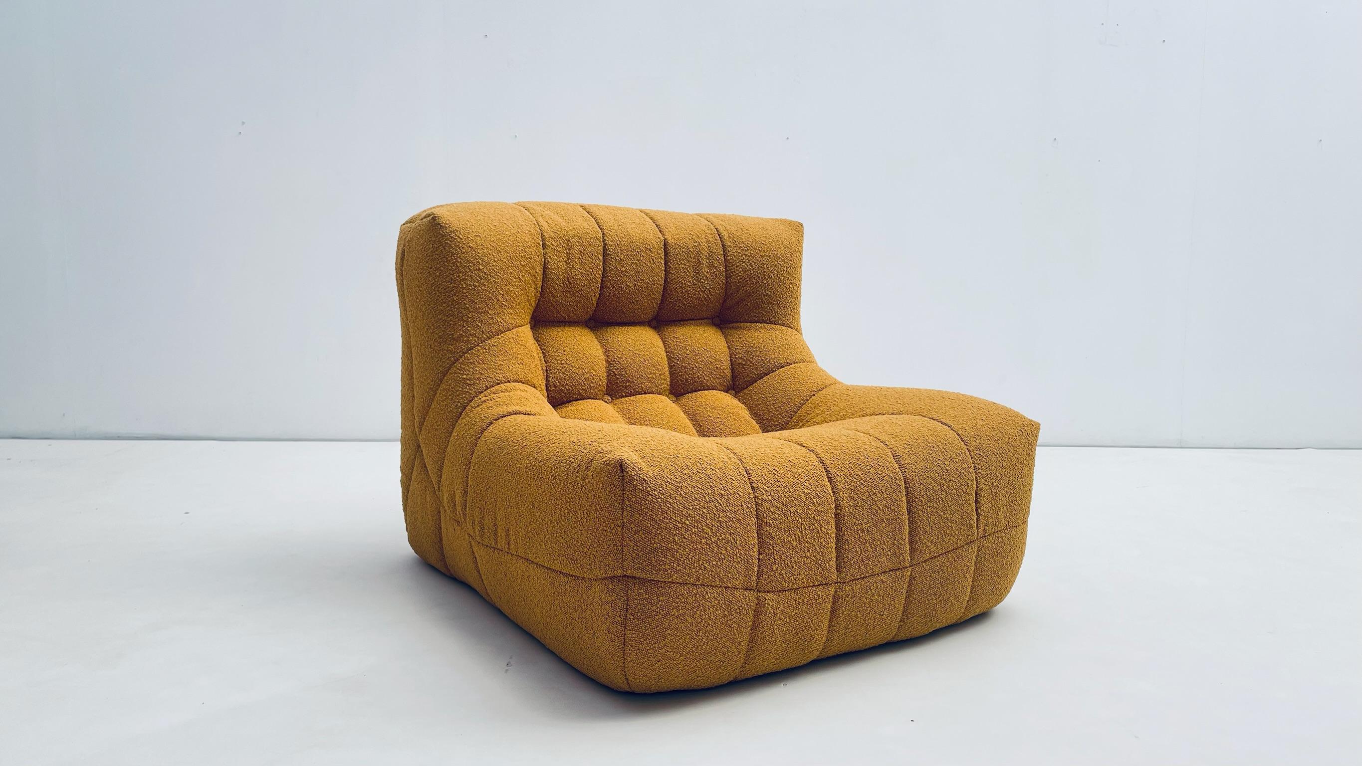 Ensemble de salon confortable en bouclette jaune en vente 6