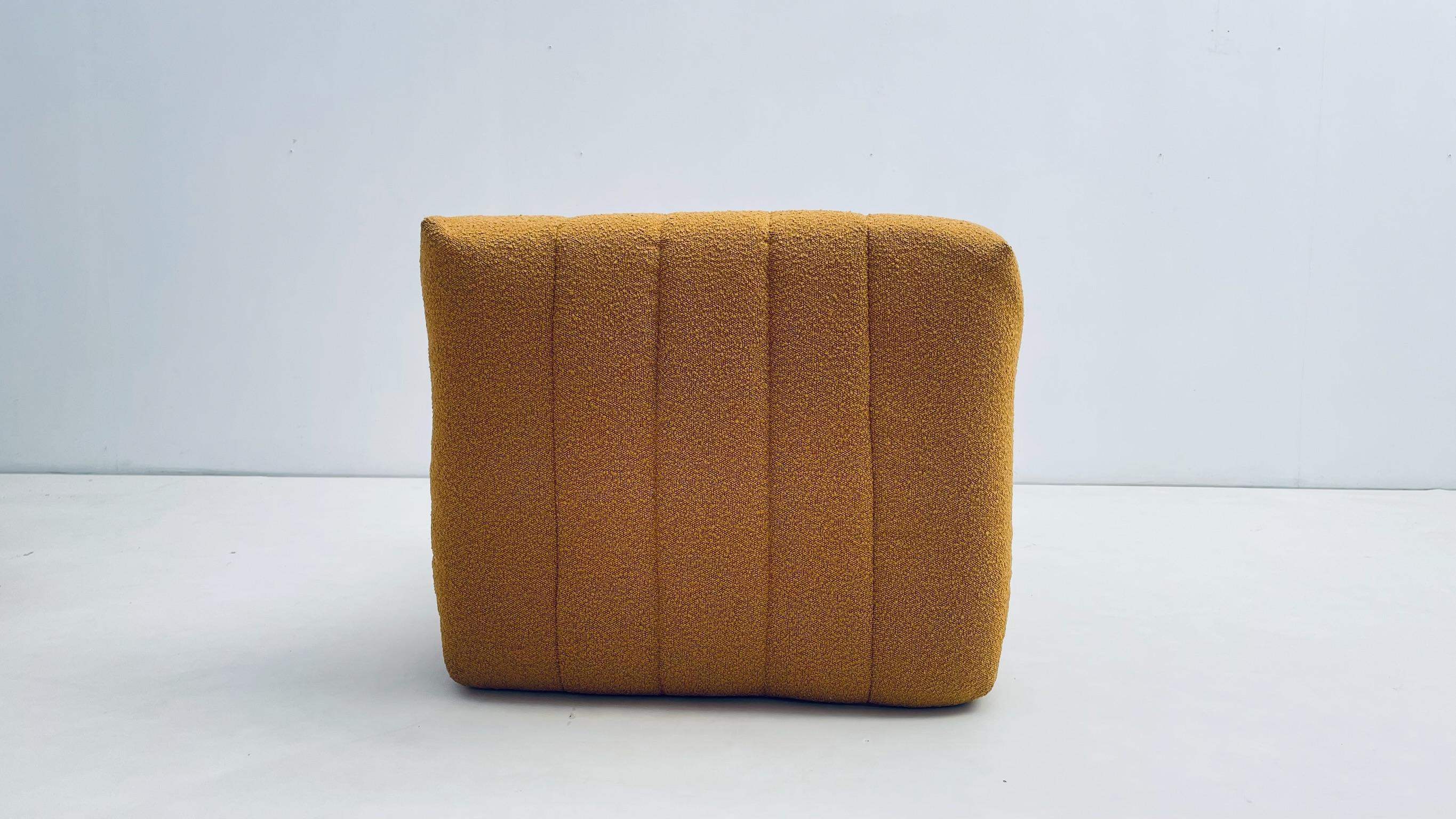 Ensemble de salon confortable en bouclette jaune en vente 8