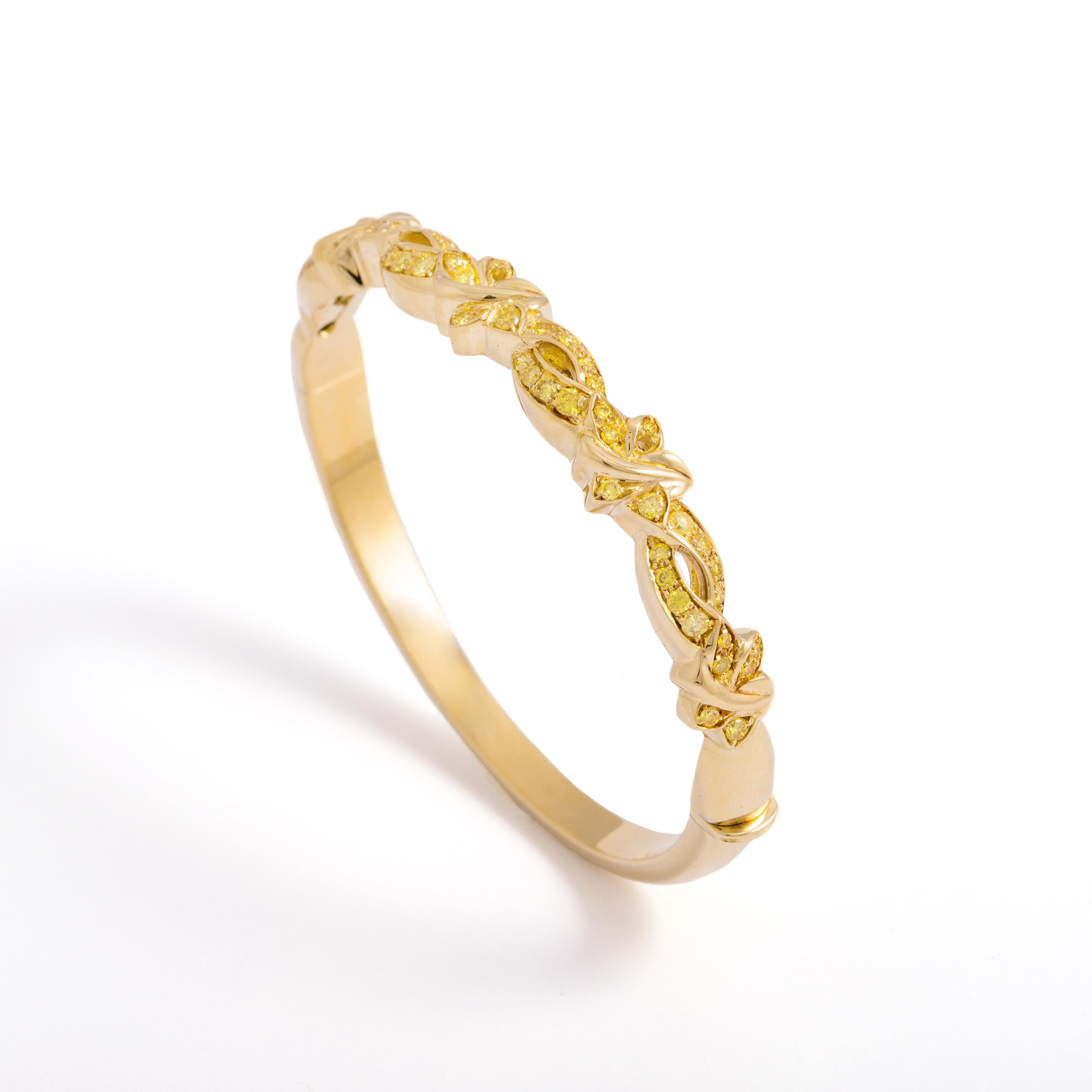 Women's or Men's Yellow Bracelet Set with Yellow Diamonds For Sale