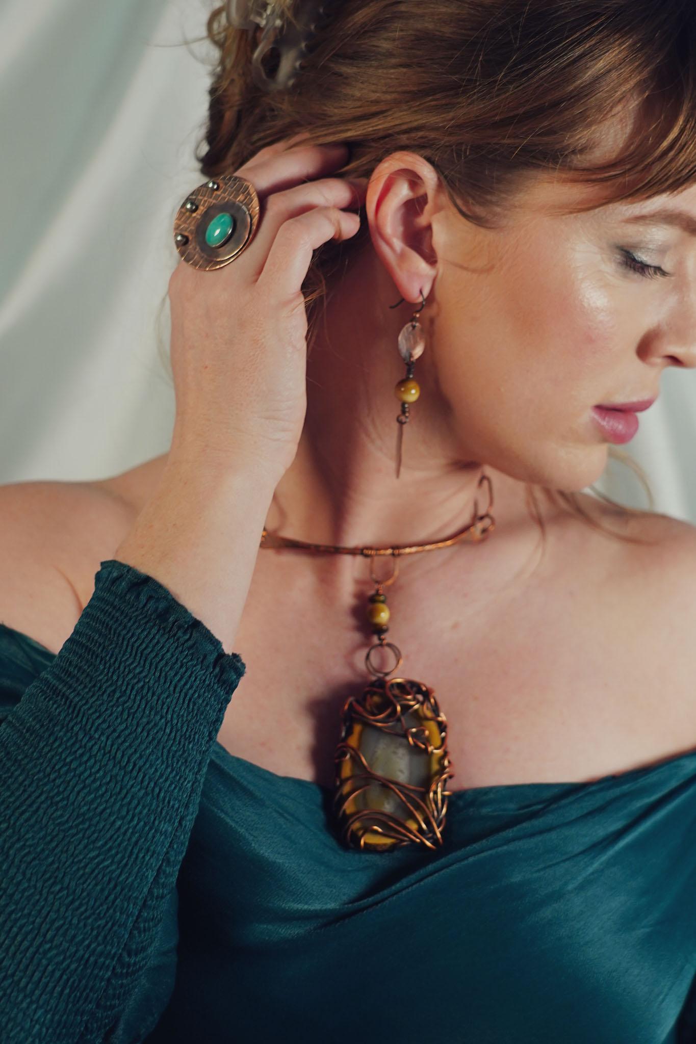 Collier en agate brésilienne jaune et reine de cuivre en vente 2