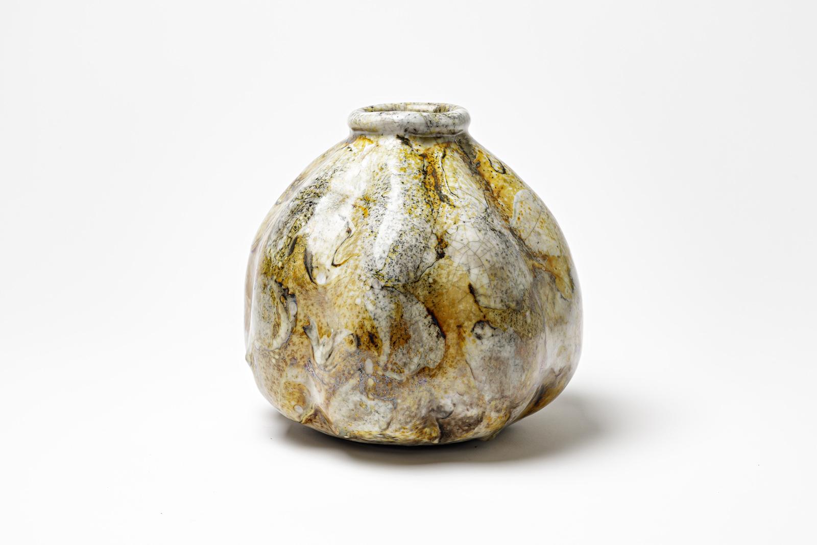 Beaux-Arts Vase en céramique émaillée jaune/brun et blanc de Gisèle Buthod-Garçon, vers 1990 en vente