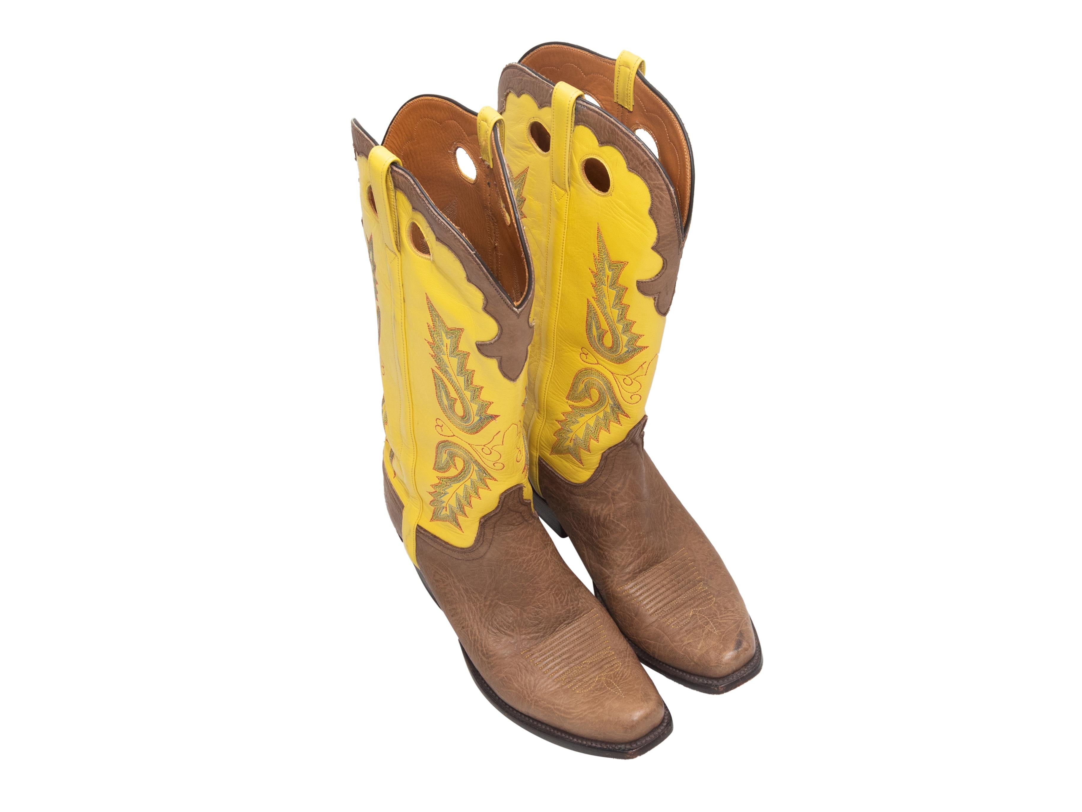  Gelbe und braune kniehohe Cowboystiefel aus Leder von Lucchese. Gestufte Absätze. 11,5