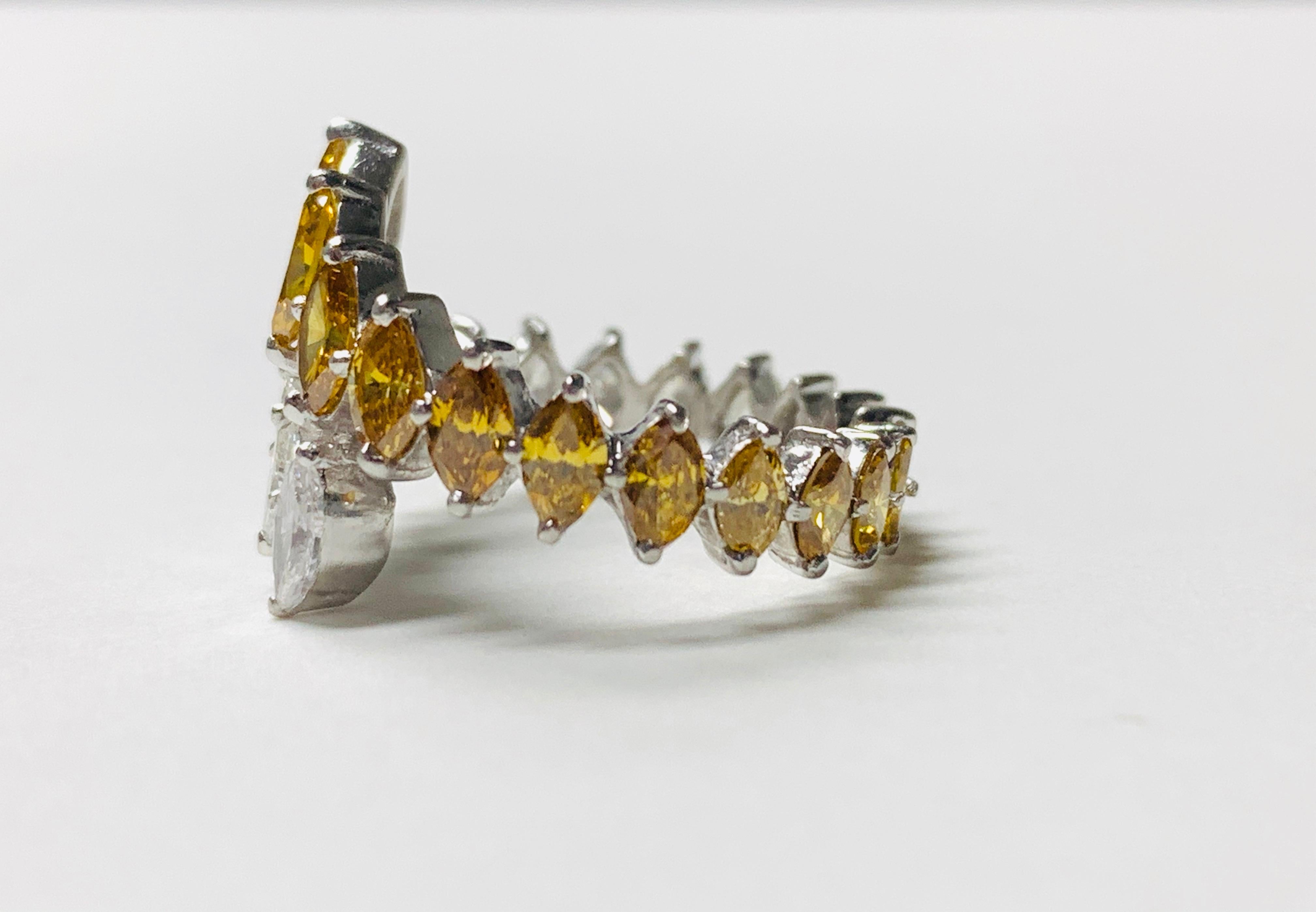 Gelber, brauner Marquise-Diamant und weißer Diamant-Ring aus 18 Karat Ring für Damen oder Herren im Angebot
