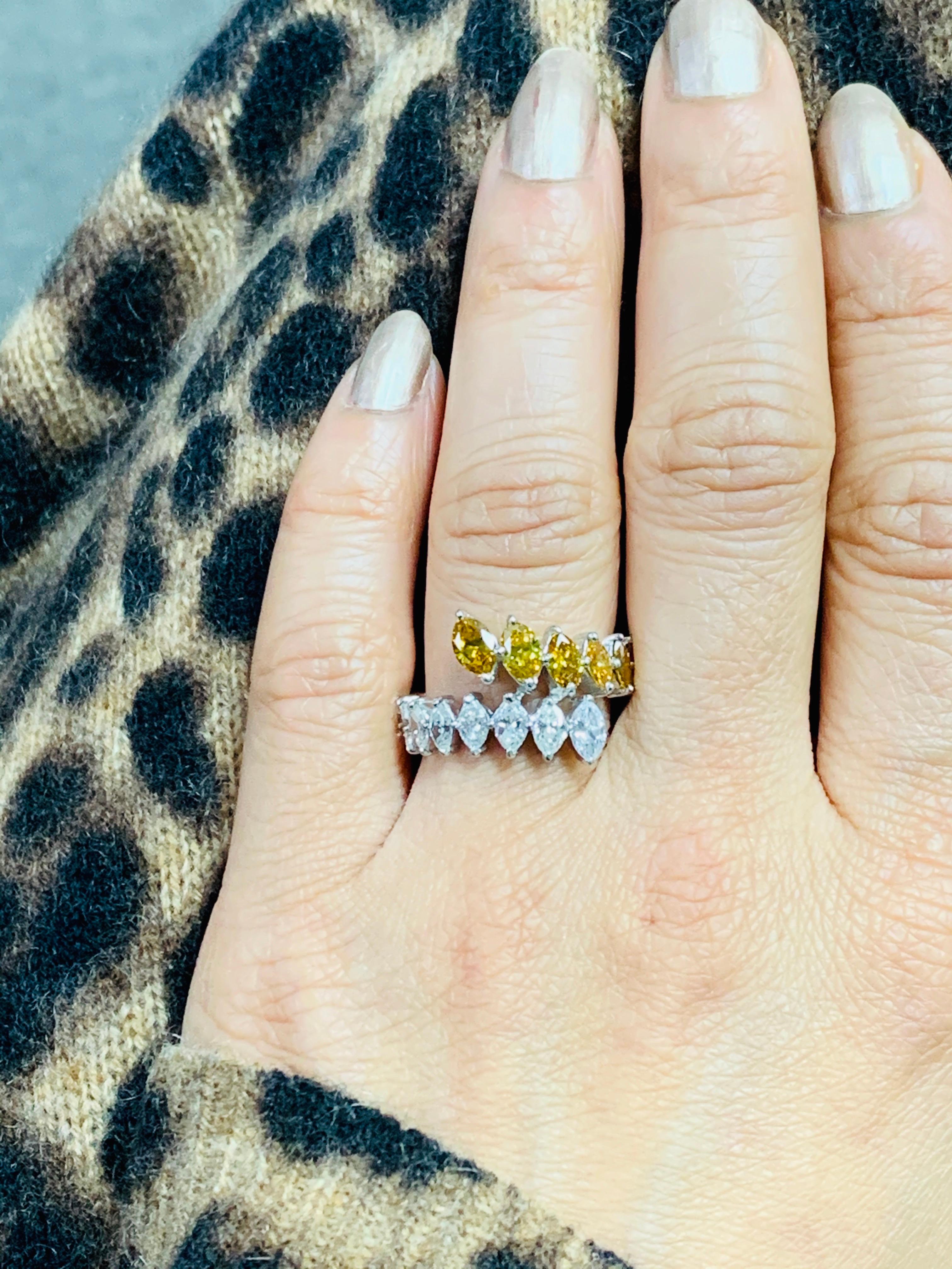 Gelber, brauner Marquise-Diamant und weißer Diamant-Ring aus 18 Karat Ring im Angebot 2